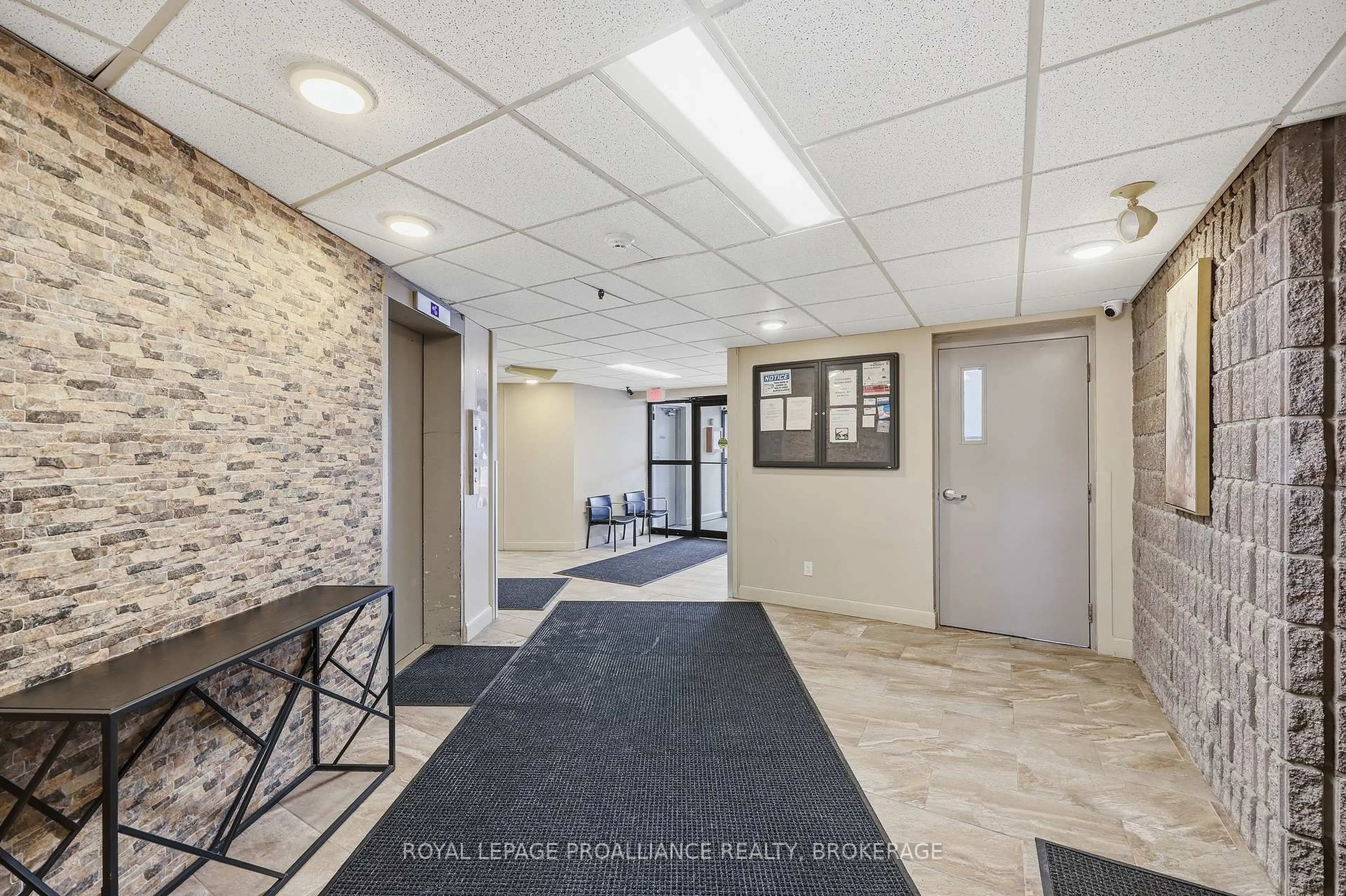 Indoor foyer for 17 Eldon Hall Pl #215, Kingston Ontario K7M 7H5