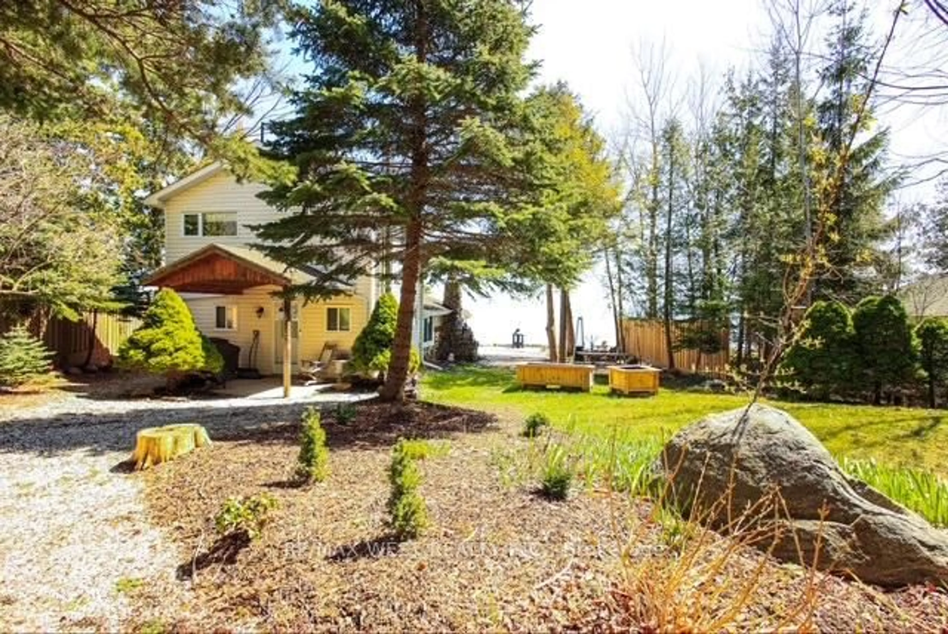 Patio, water/lake/river/ocean view for 315 Cedar Ave, Meaford Ontario N4L 1W5