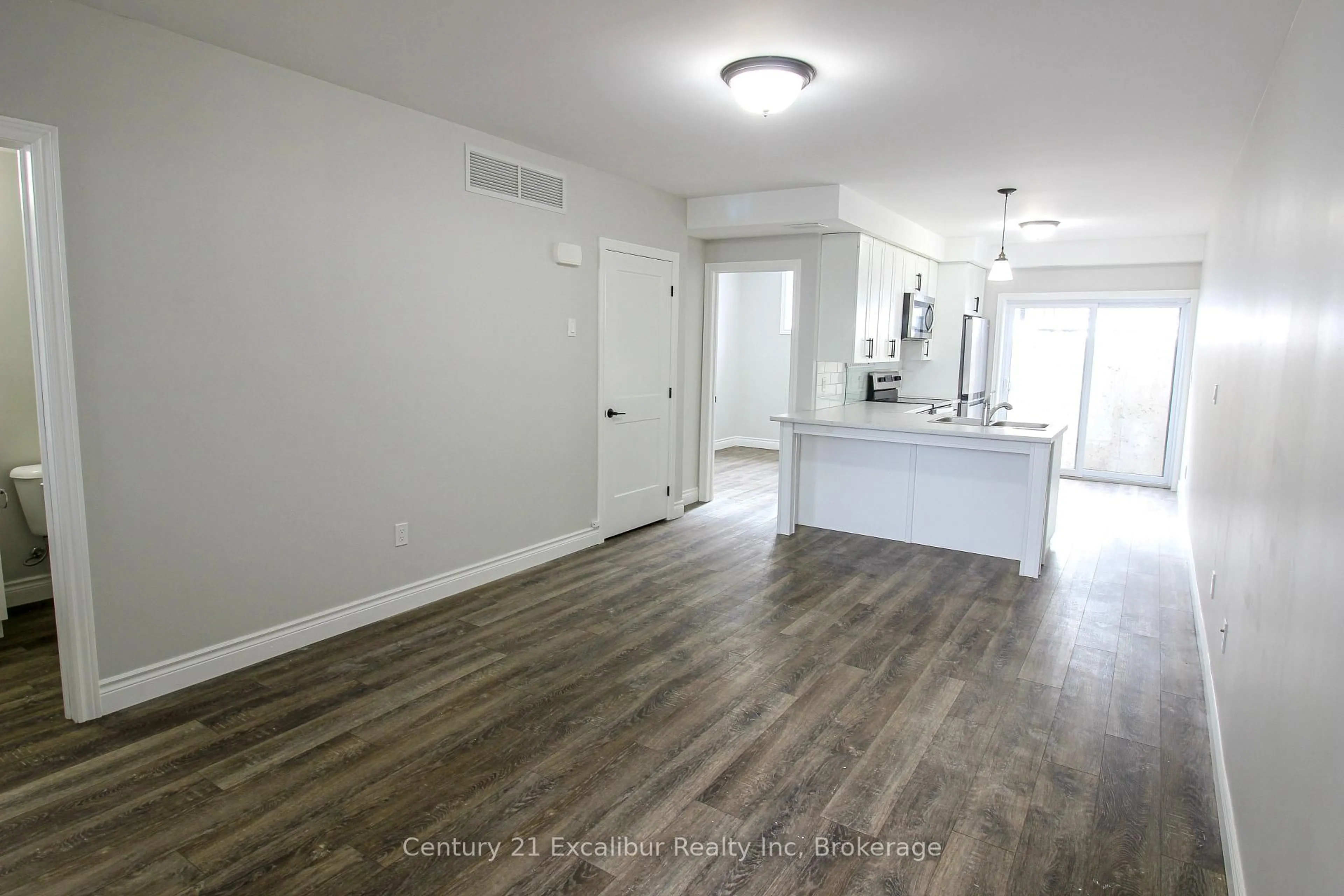 Unknown for 360 Queen St #4A, Centre Wellington Ontario N1M 1T4