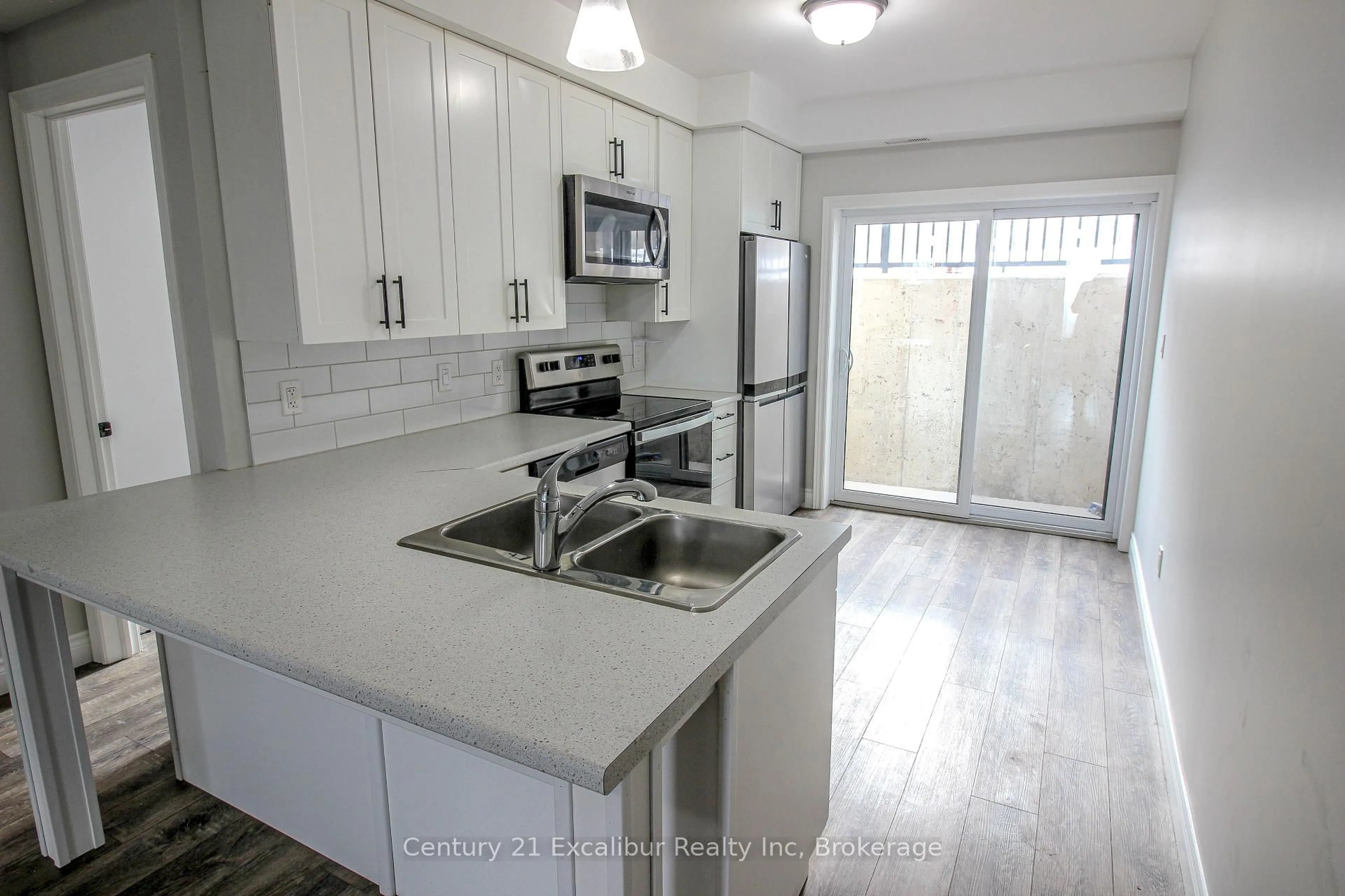 Unknown for 360 Queen St #4A, Centre Wellington Ontario N1M 1T4