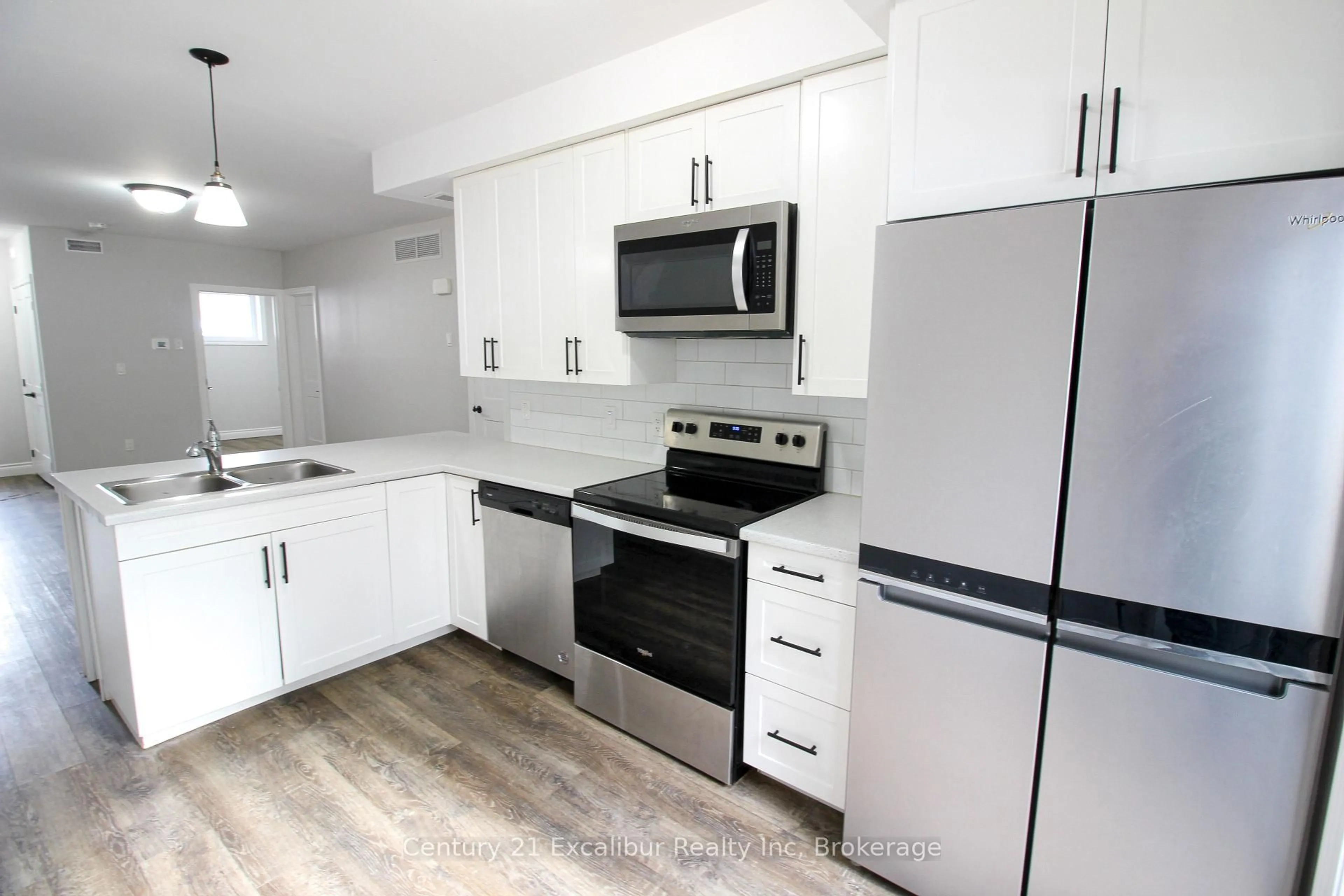 Unknown for 360 Queen St #4A, Centre Wellington Ontario N1M 1T4