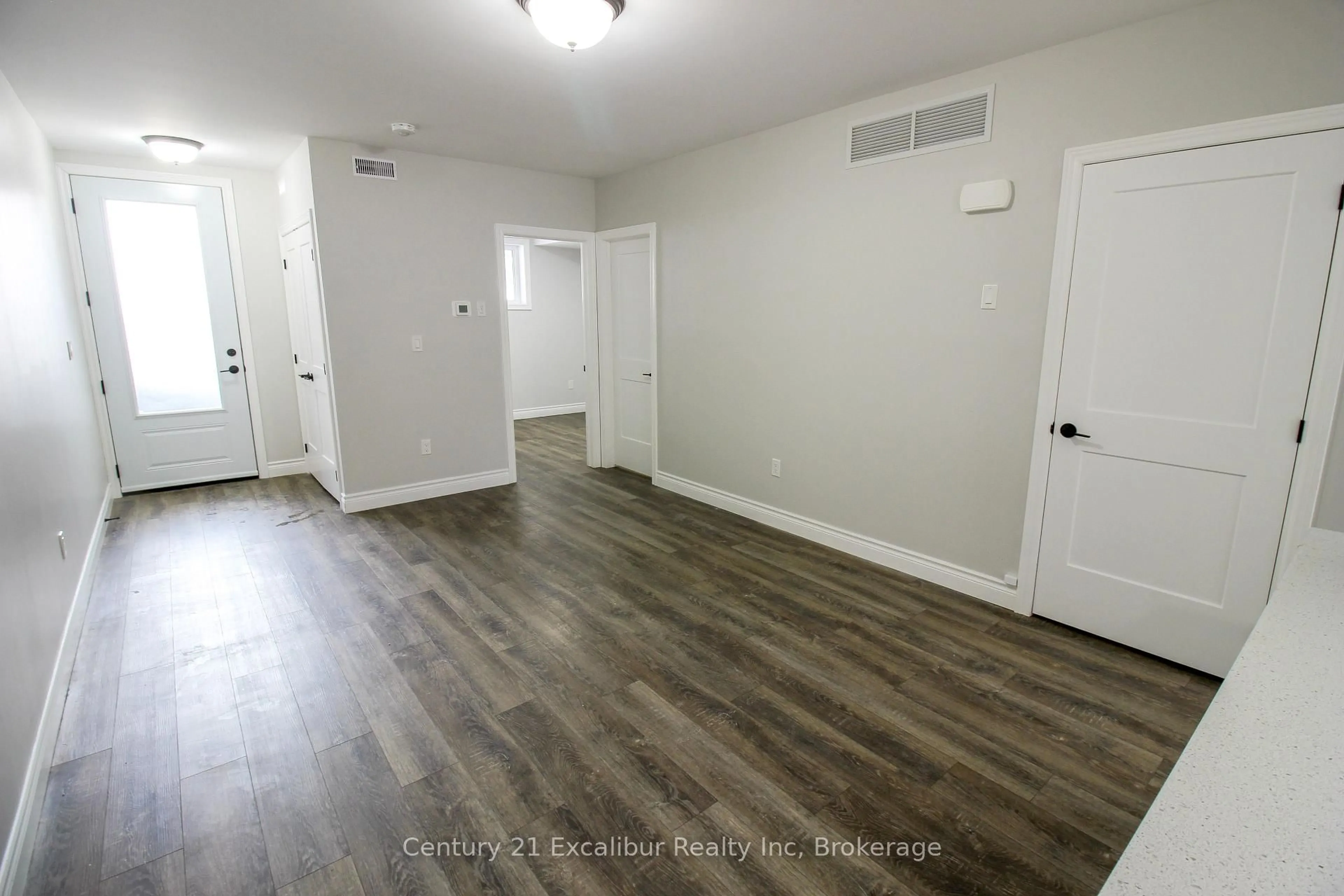 Unknown for 360 Queen St #4A, Centre Wellington Ontario N1M 1T4