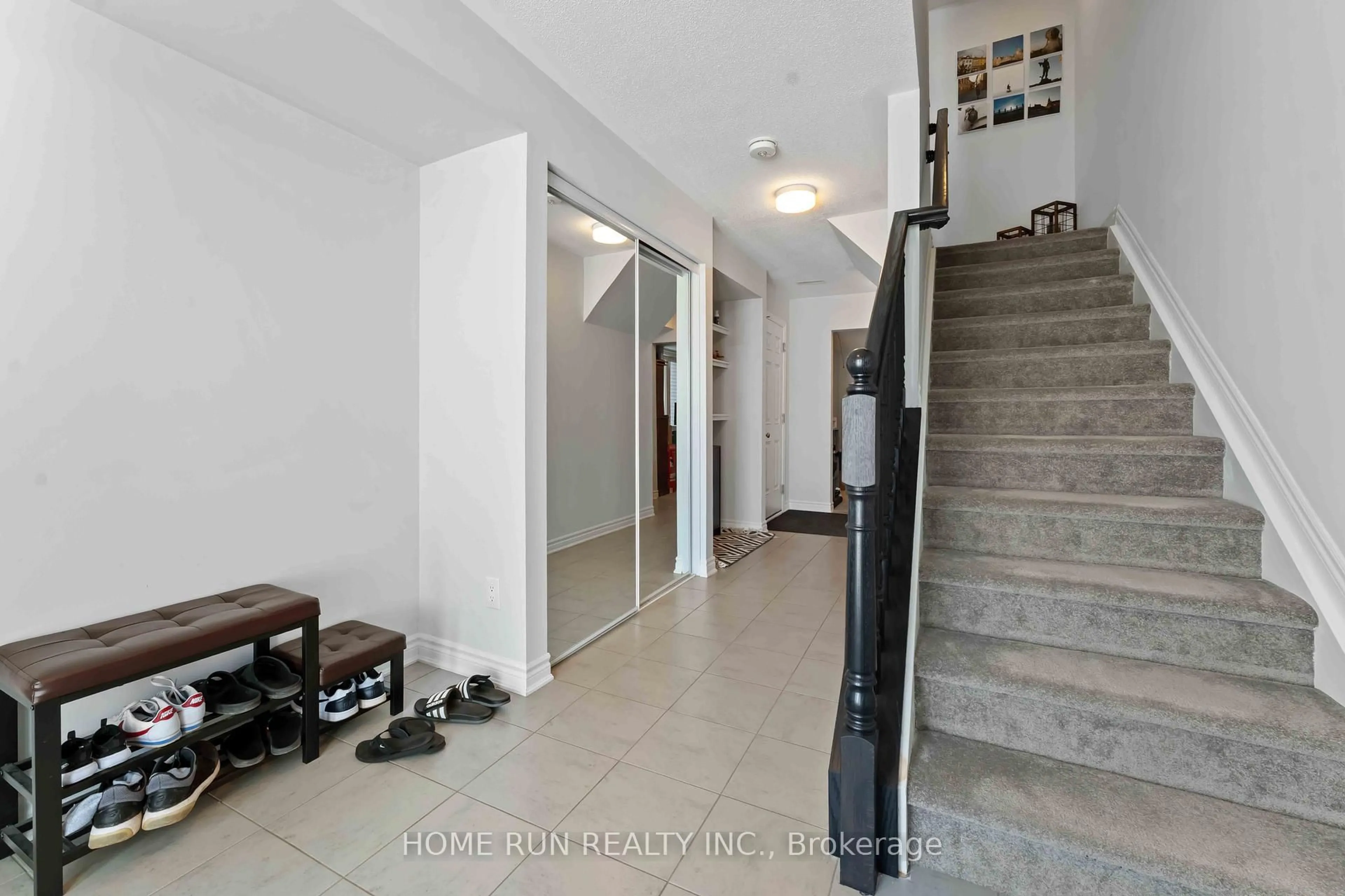 Unknown for 2084 Leinster Circ, Ottawa Ontario K2S 2Z5