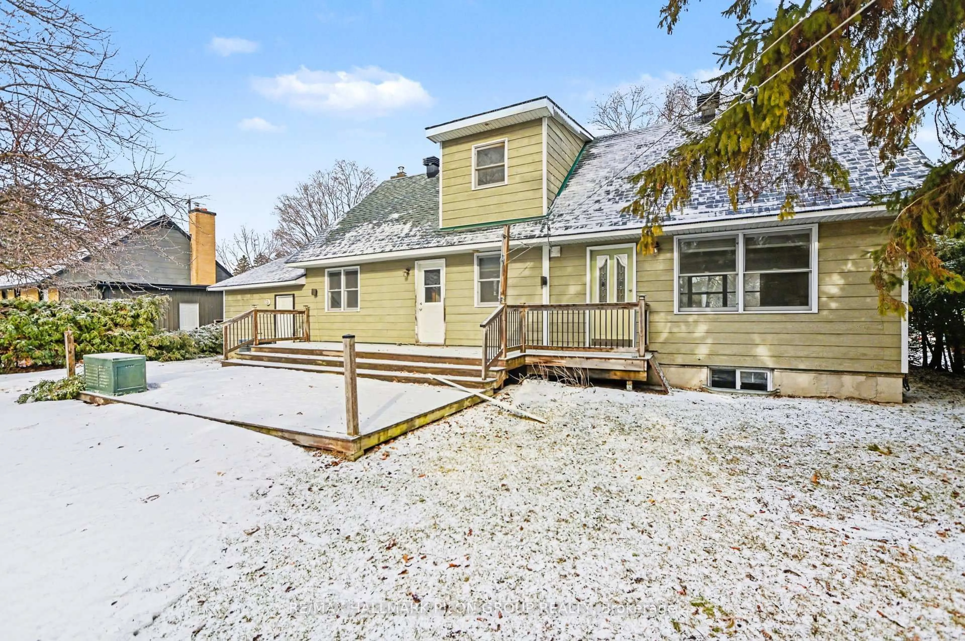 Unknown for 218 Wilshire Ave, Ottawa Ontario K2C 0E5