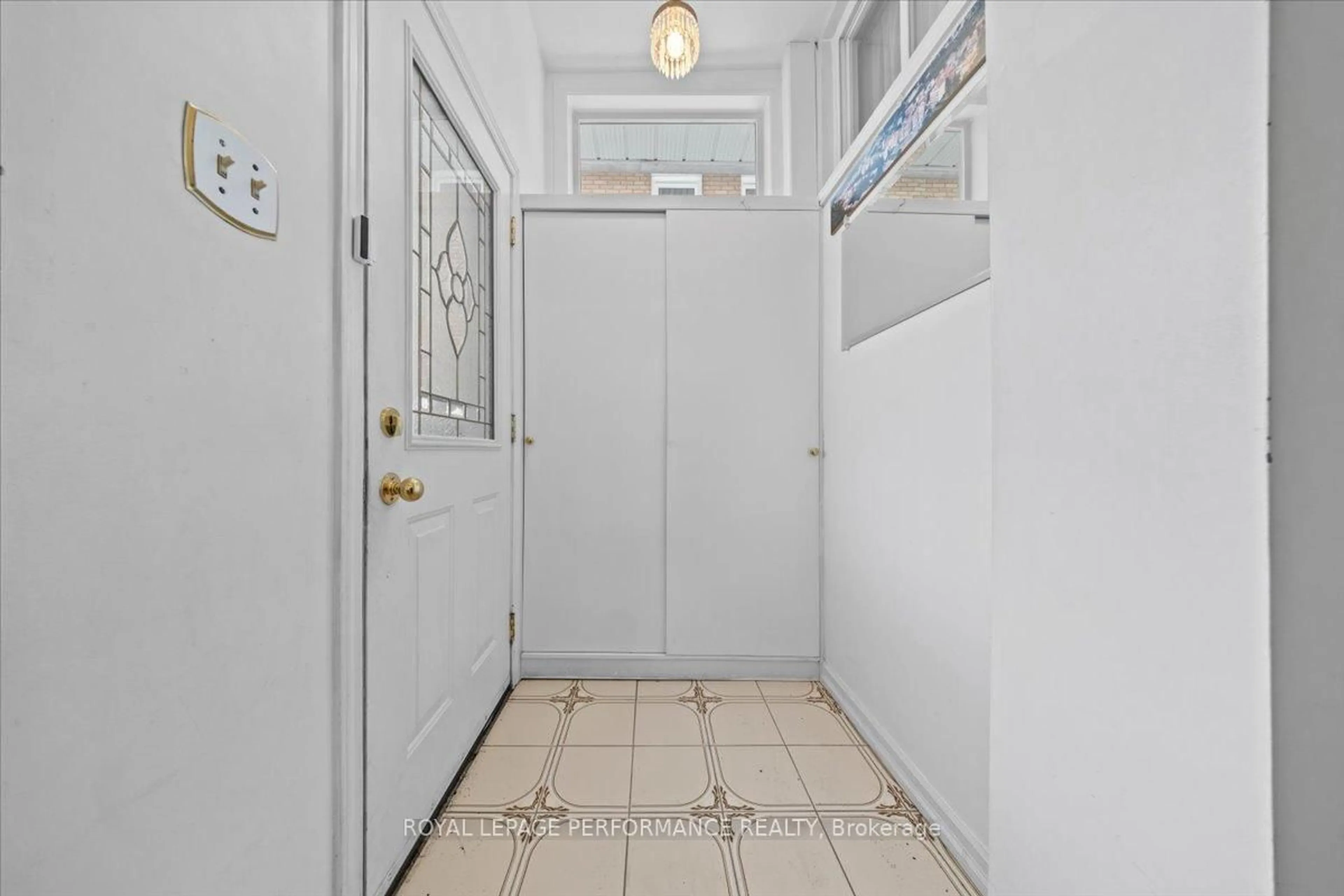 Unknown for 1075 Secord Ave, Ottawa Ontario K1H 8C7