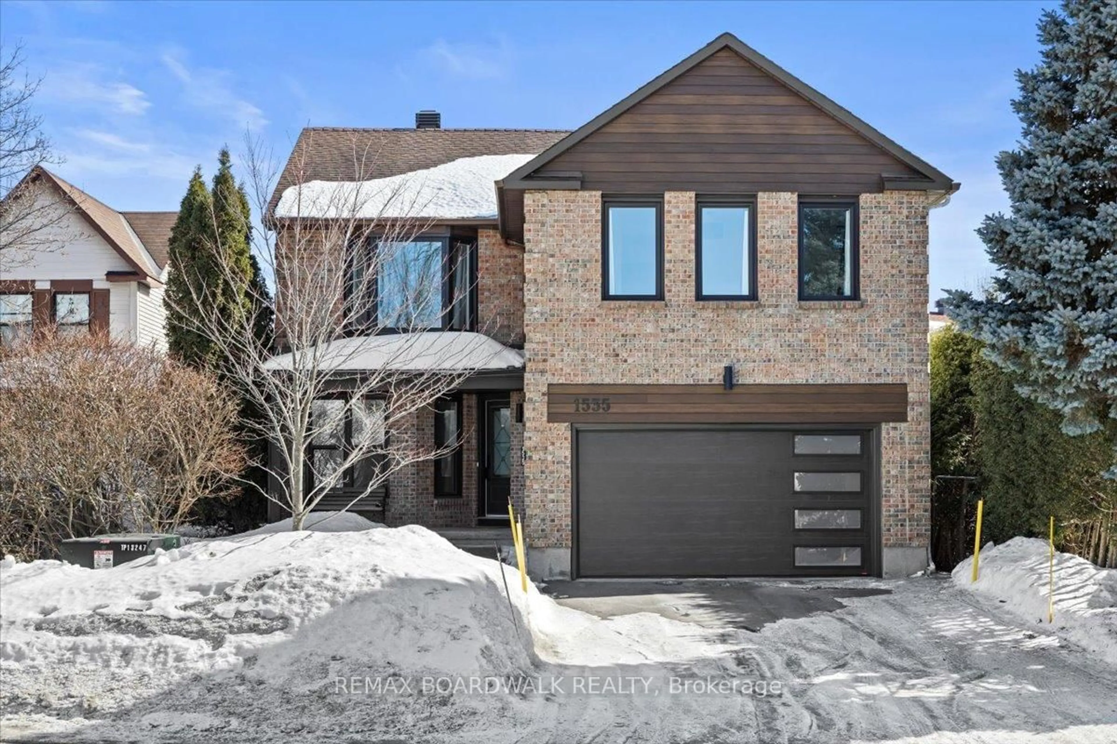 Home with brick exterior material, street for 1535 Kamouraska Circ, Ottawa Ontario K1C 3J1