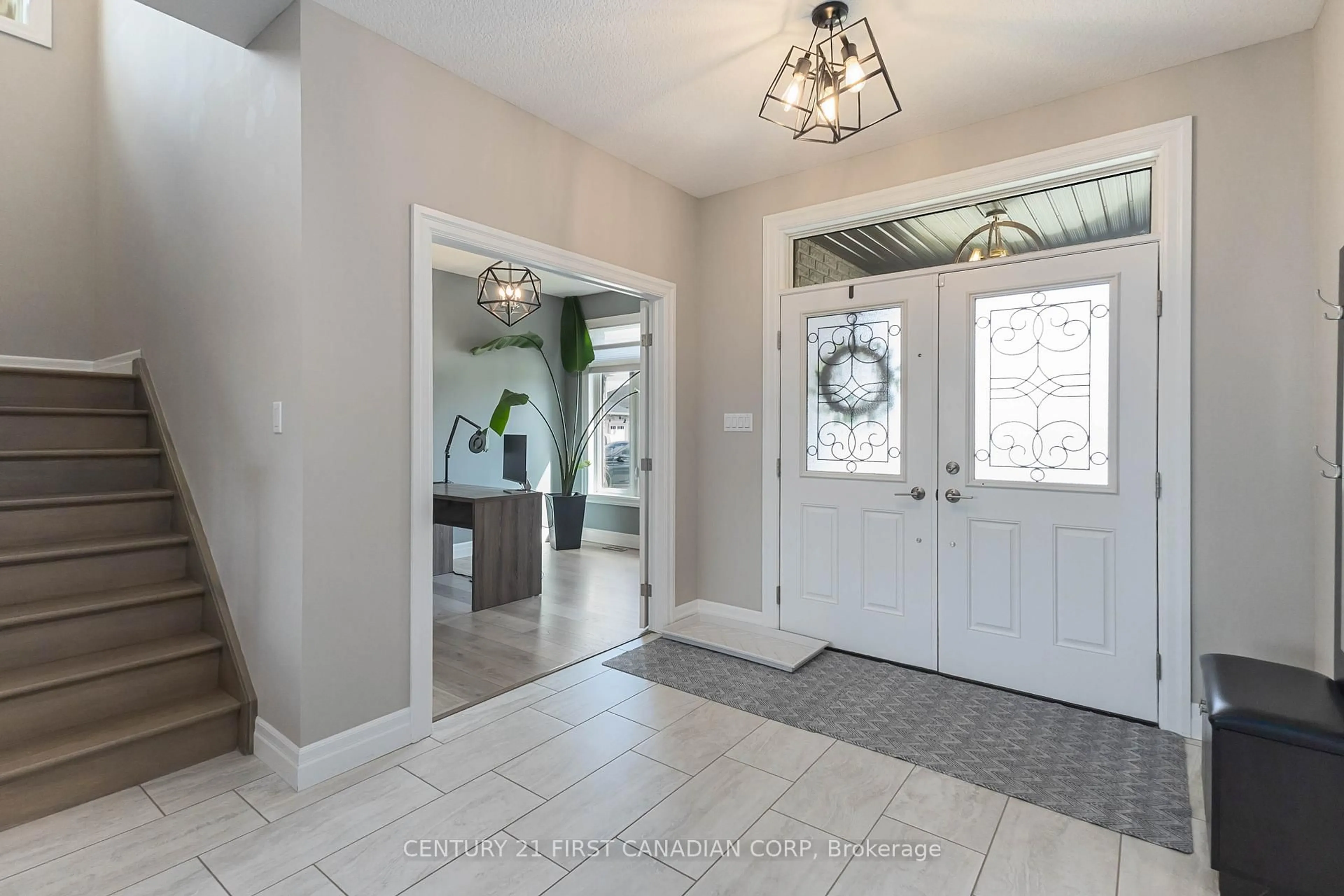 Indoor entryway for 52 Royal Dornoch Dr, St. Thomas Ontario N5R 0K3
