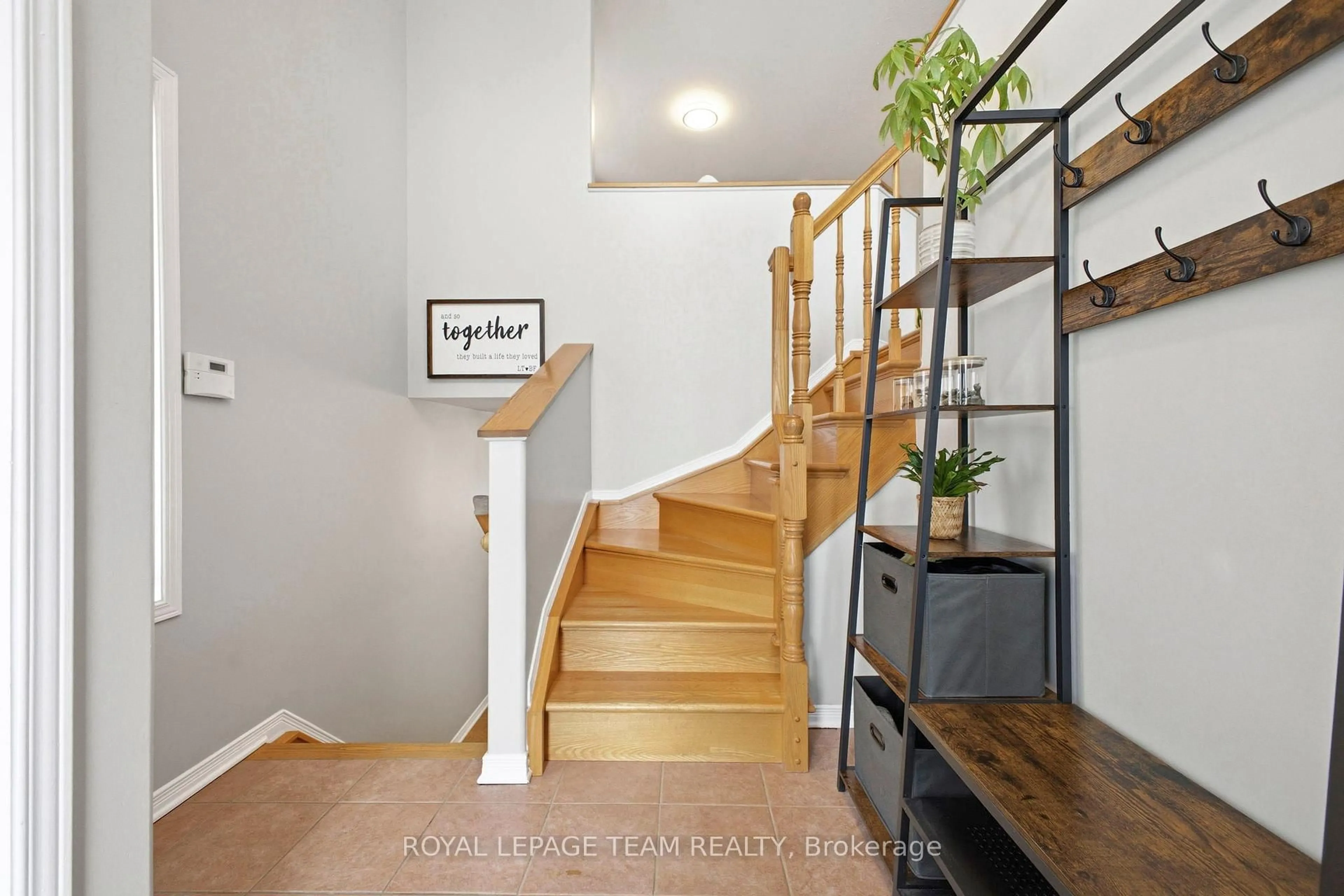 Indoor entryway for 85 Splinter Cres, Ottawa Ontario K2B 1B3