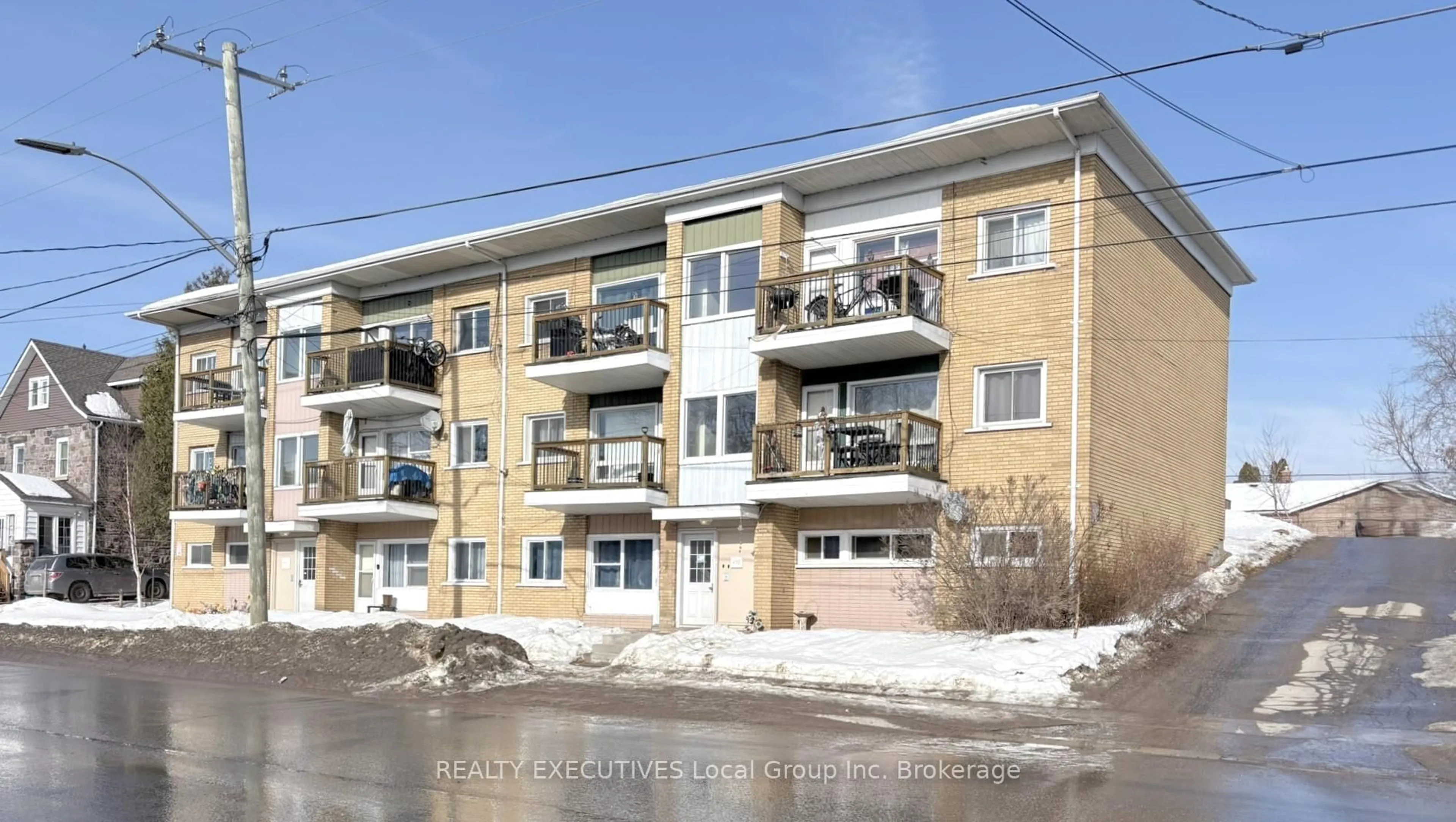 Patio, street for 448 Mcintyre St, North Bay Ontario P1B 1E2