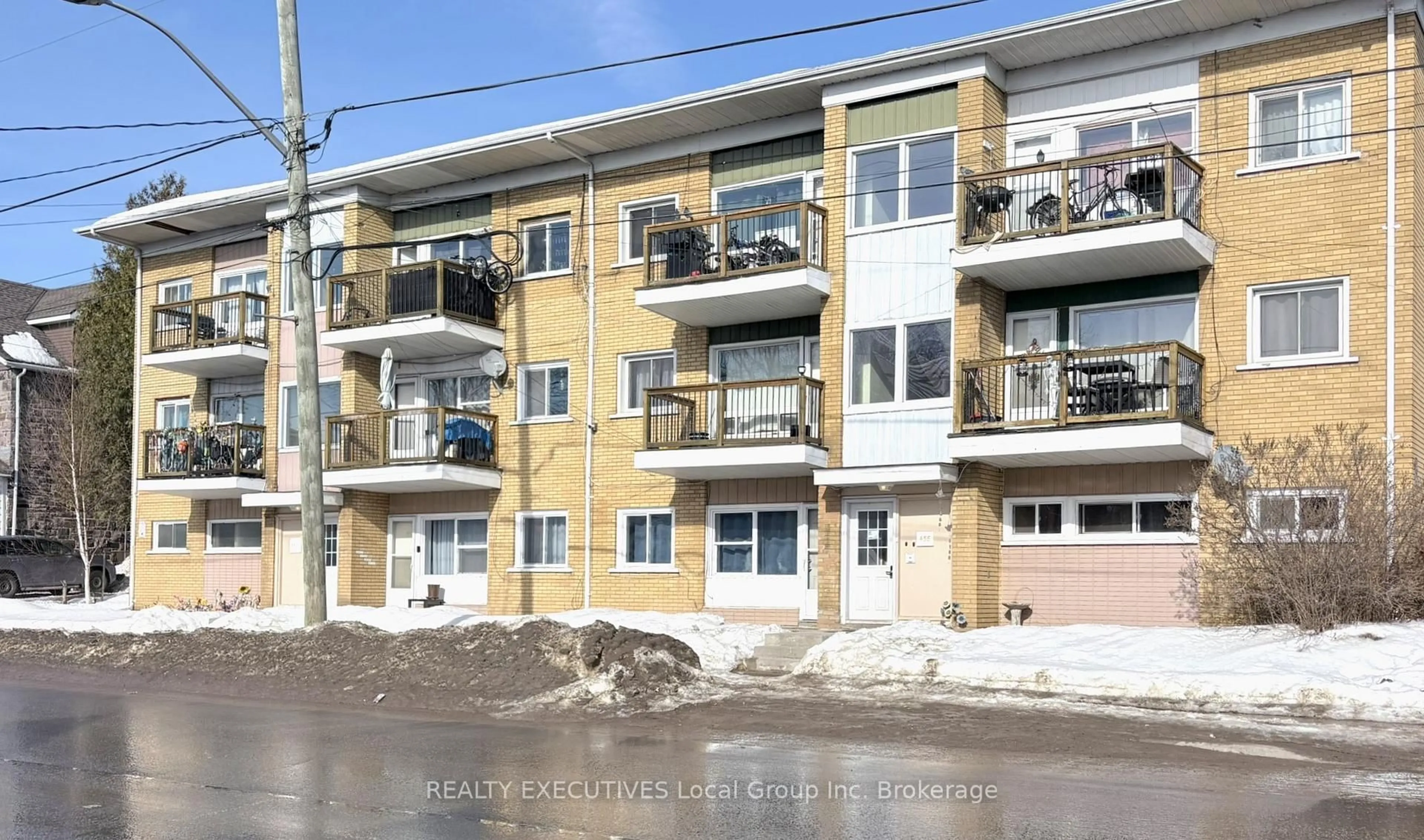 Patio, street for 448 Mcintyre St, North Bay Ontario P1B 1E2