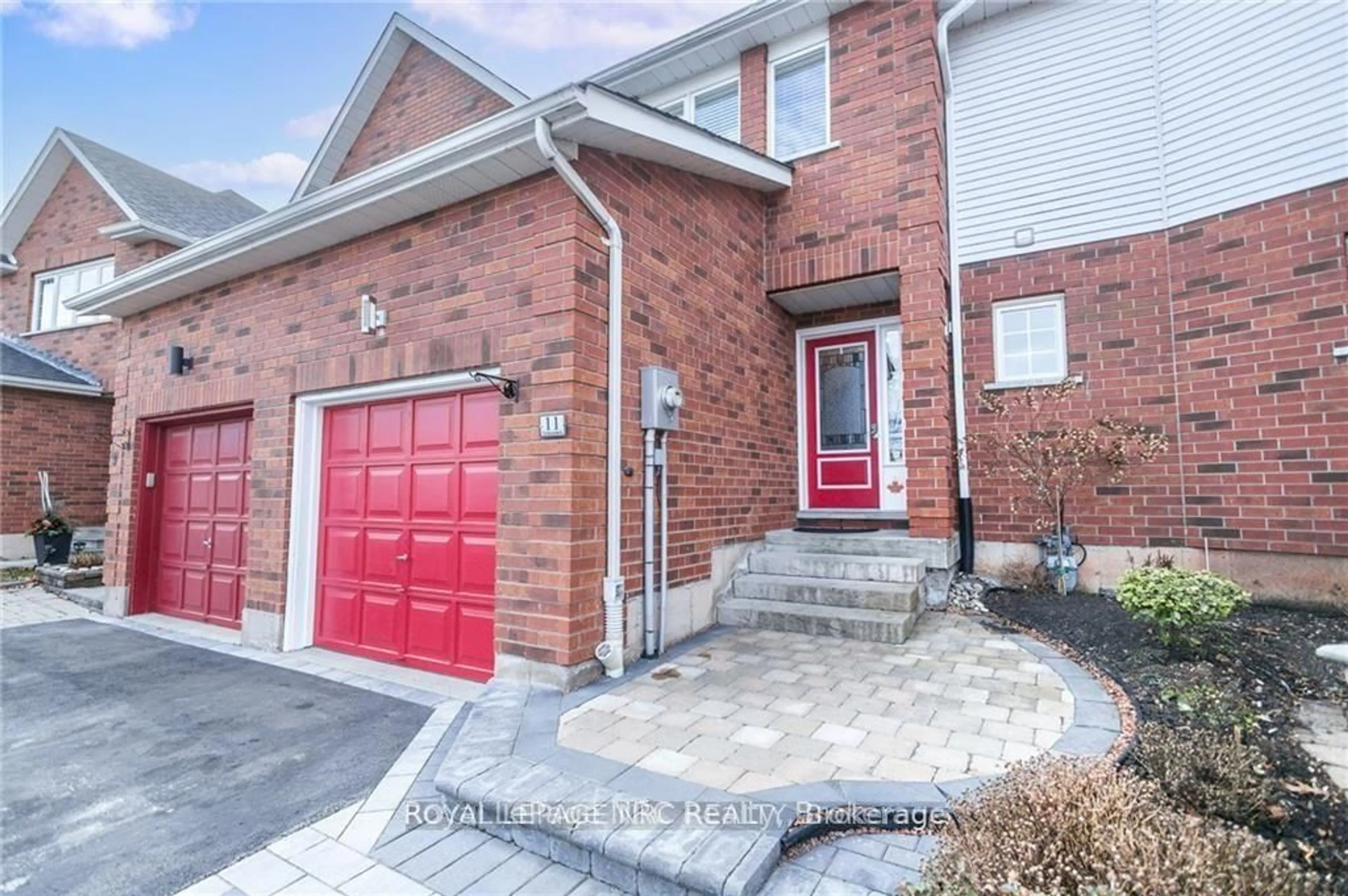 Home with brick exterior material, street for 11 Tomahawk Dr, Grimsby Ontario L3M 5G4