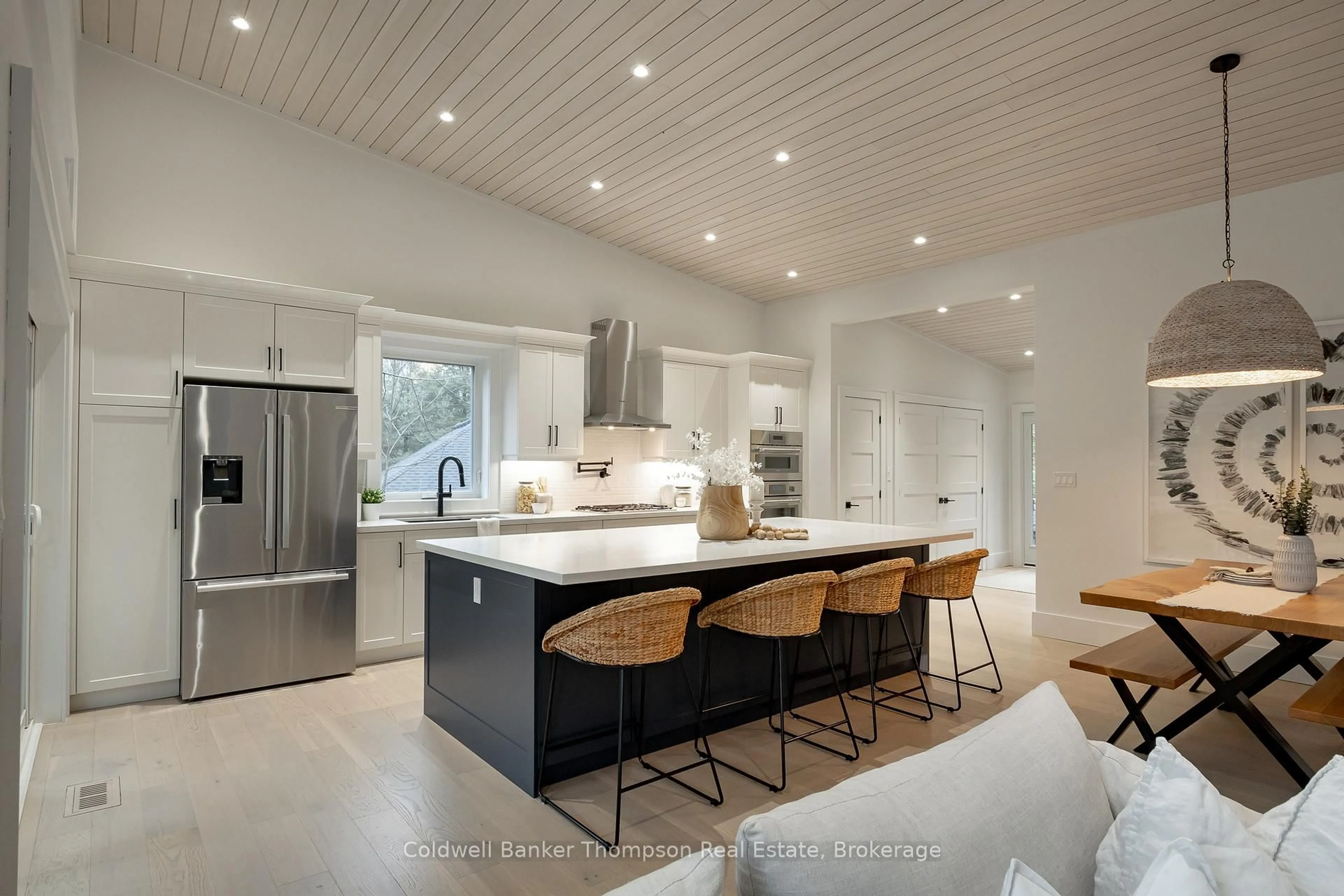 Open concept kitchen, unknown for 10 St George's Crt, Huntsville Ontario P1H 1B1