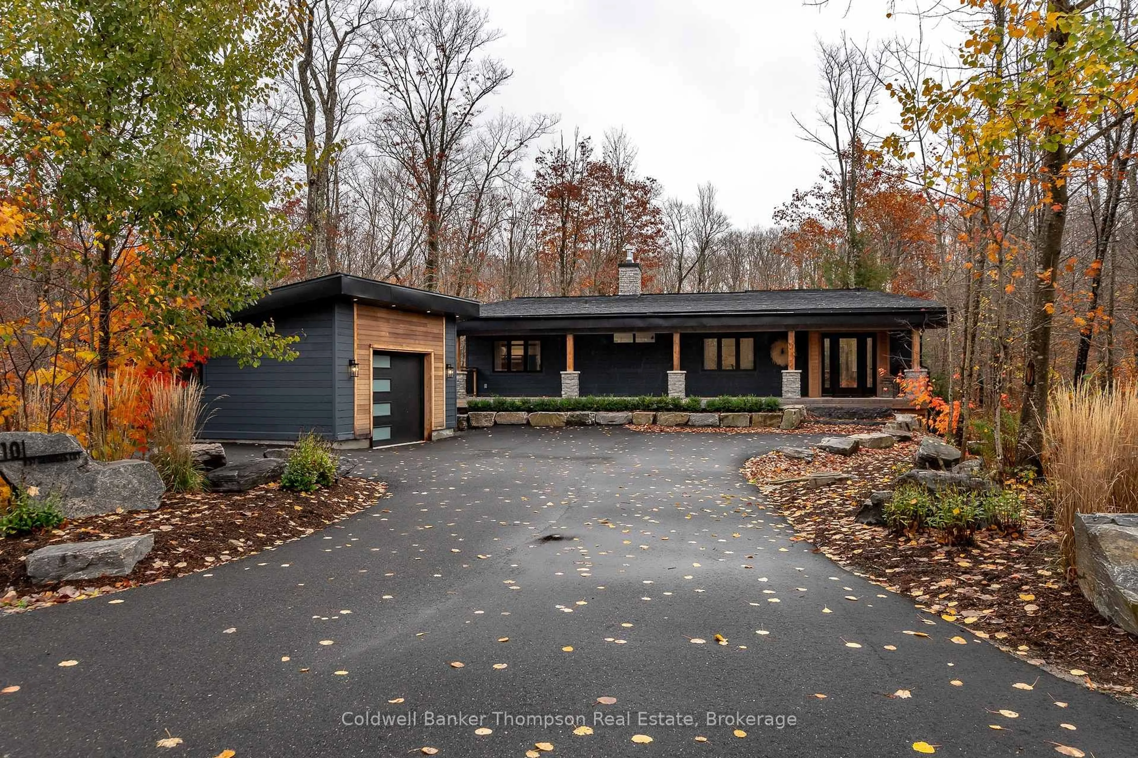 Unknown for 10 St George's Crt, Huntsville Ontario P1H 1B1