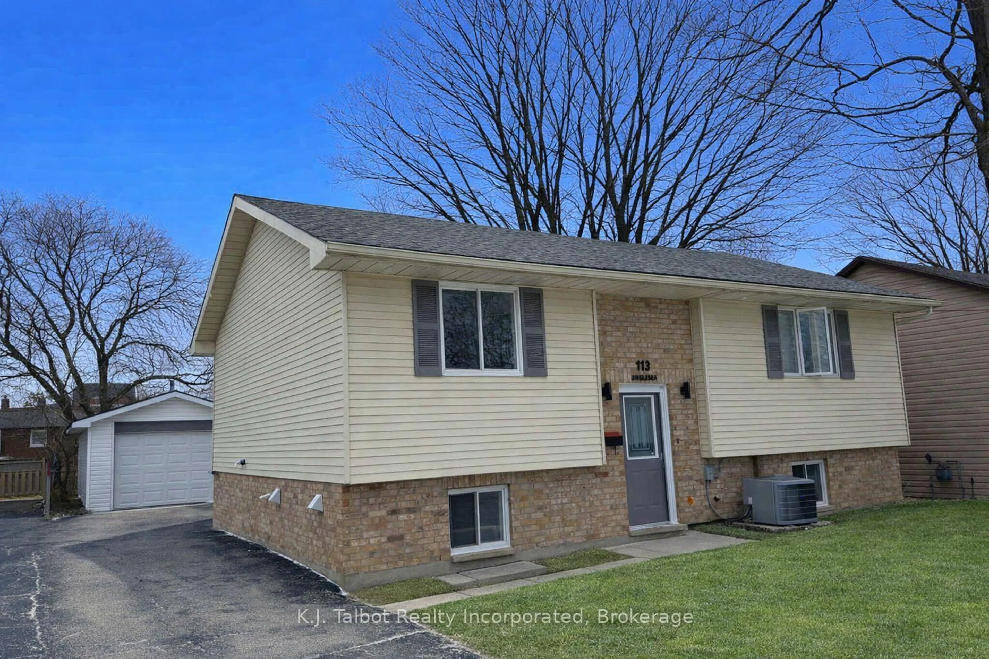 Home with vinyl exterior material, street for 113 Anglesea St, Goderich Ontario N7A 1V2