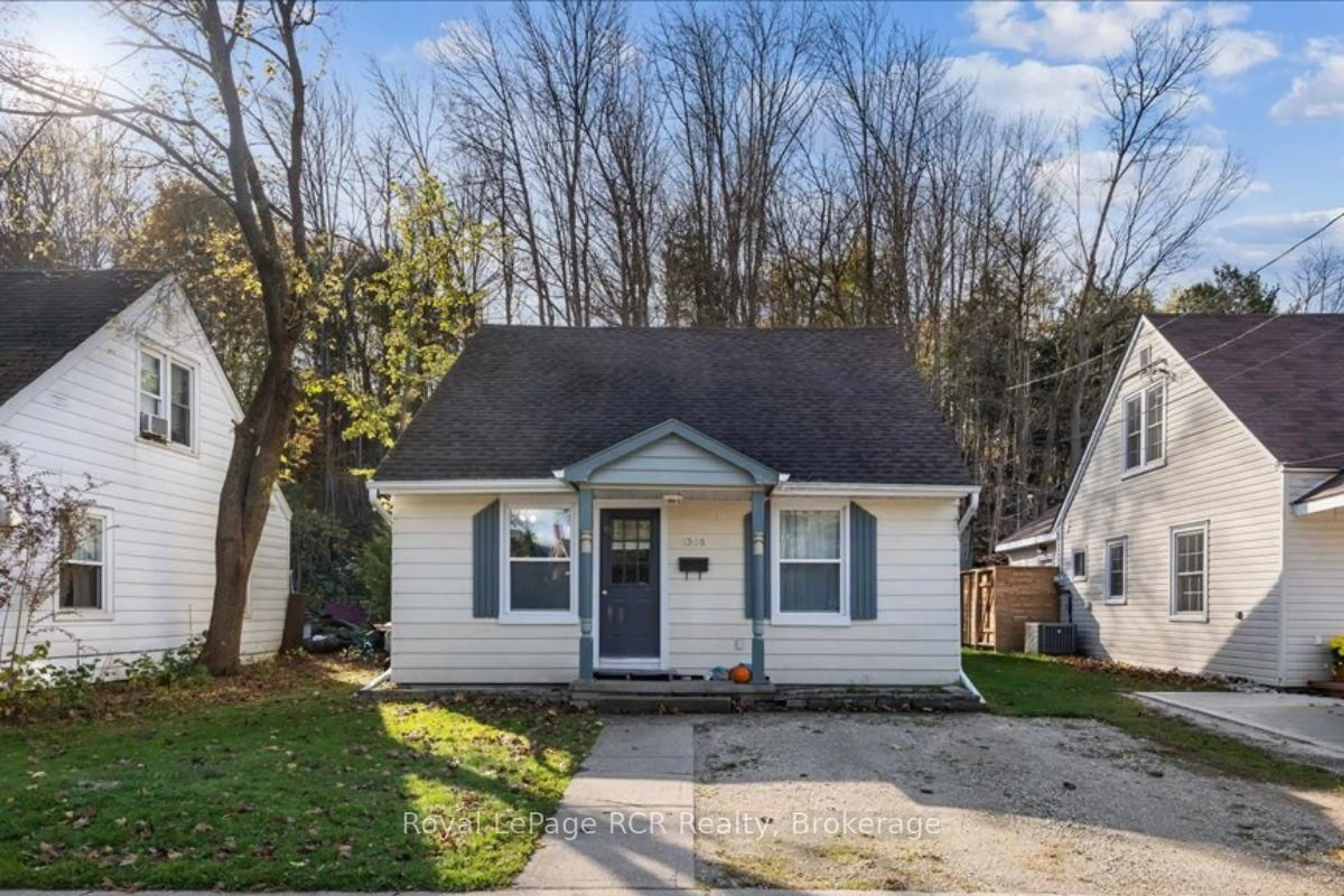 Home with vinyl exterior material, street for 1368 6th Ave, Owen Sound Ontario N4K 5H4