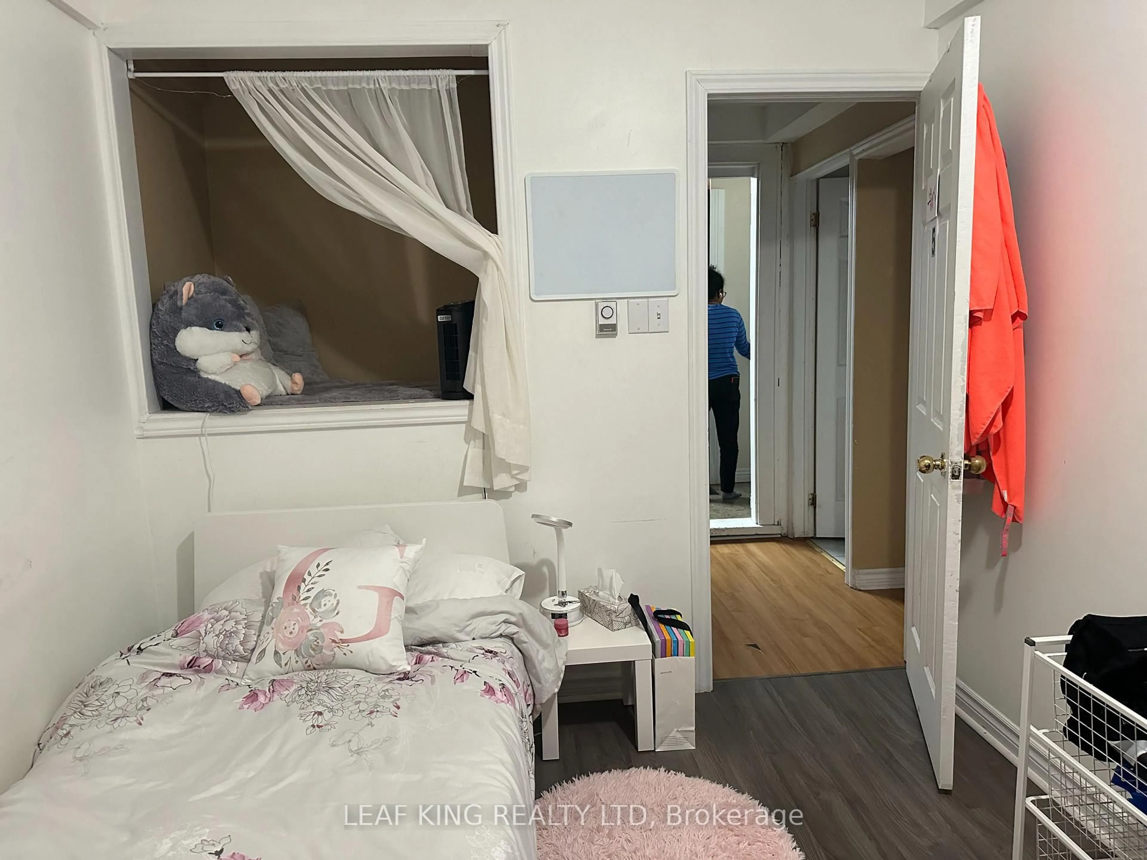 A pic of a room for 57 Emerson St, Hamilton Ontario L8S 2X5