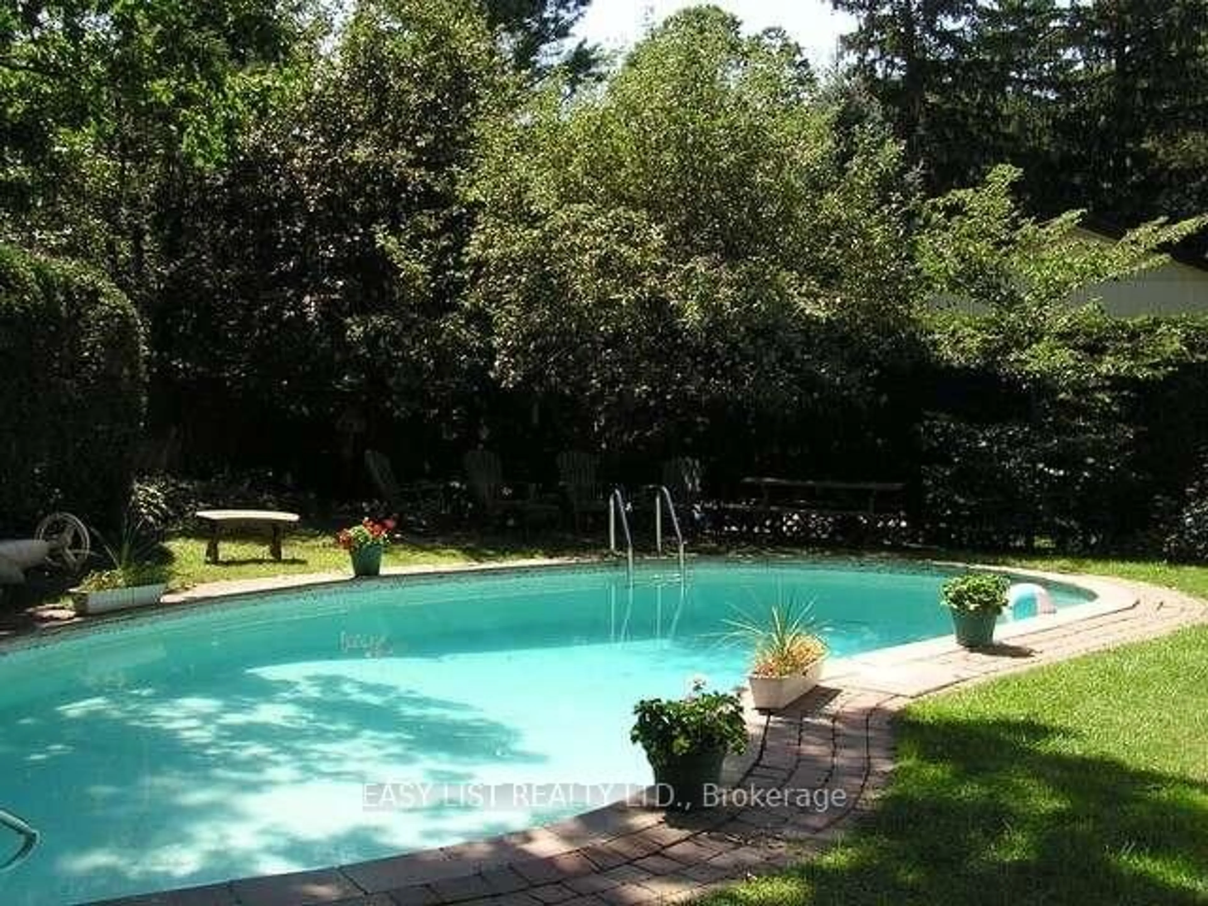 Pool for 60 Mariposa Ave, Ottawa Ontario K1M 0V1