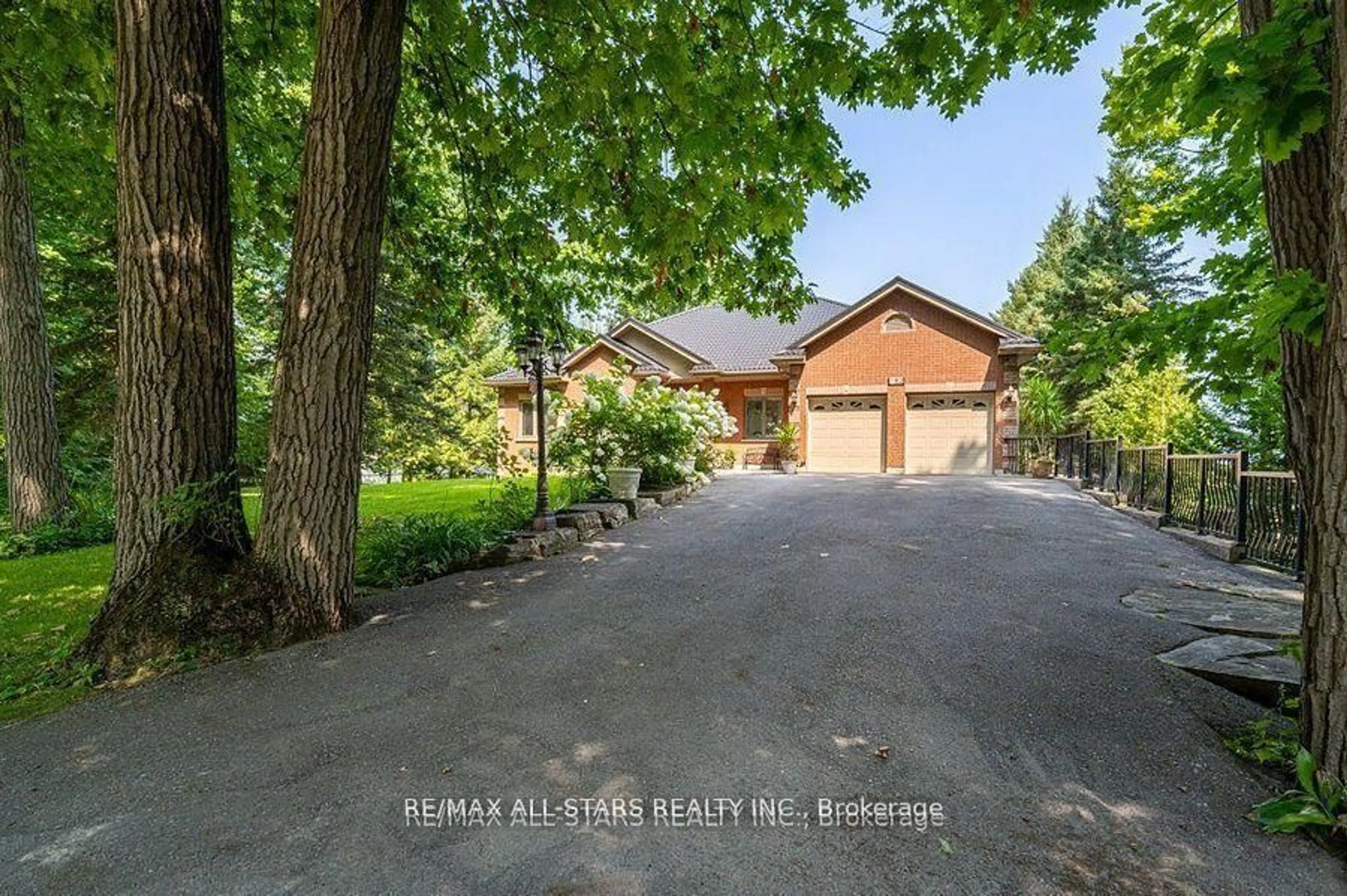 A pic from outside/outdoor area/front of a property/back of a property/a pic from drone, street for 182 Charlore Park Dr, Kawartha Lakes Ontario K0L 2W0