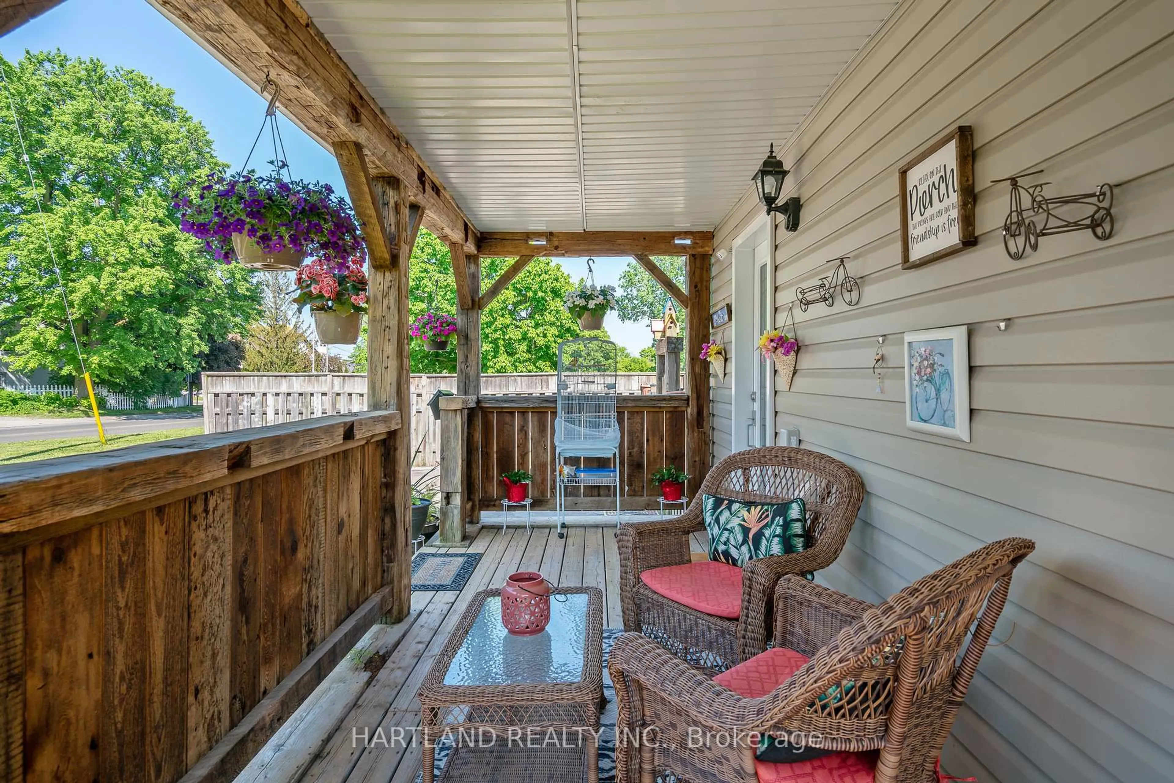 Patio, street for 6150 Church's Lane, Niagara Falls Ontario L2J 3Z7