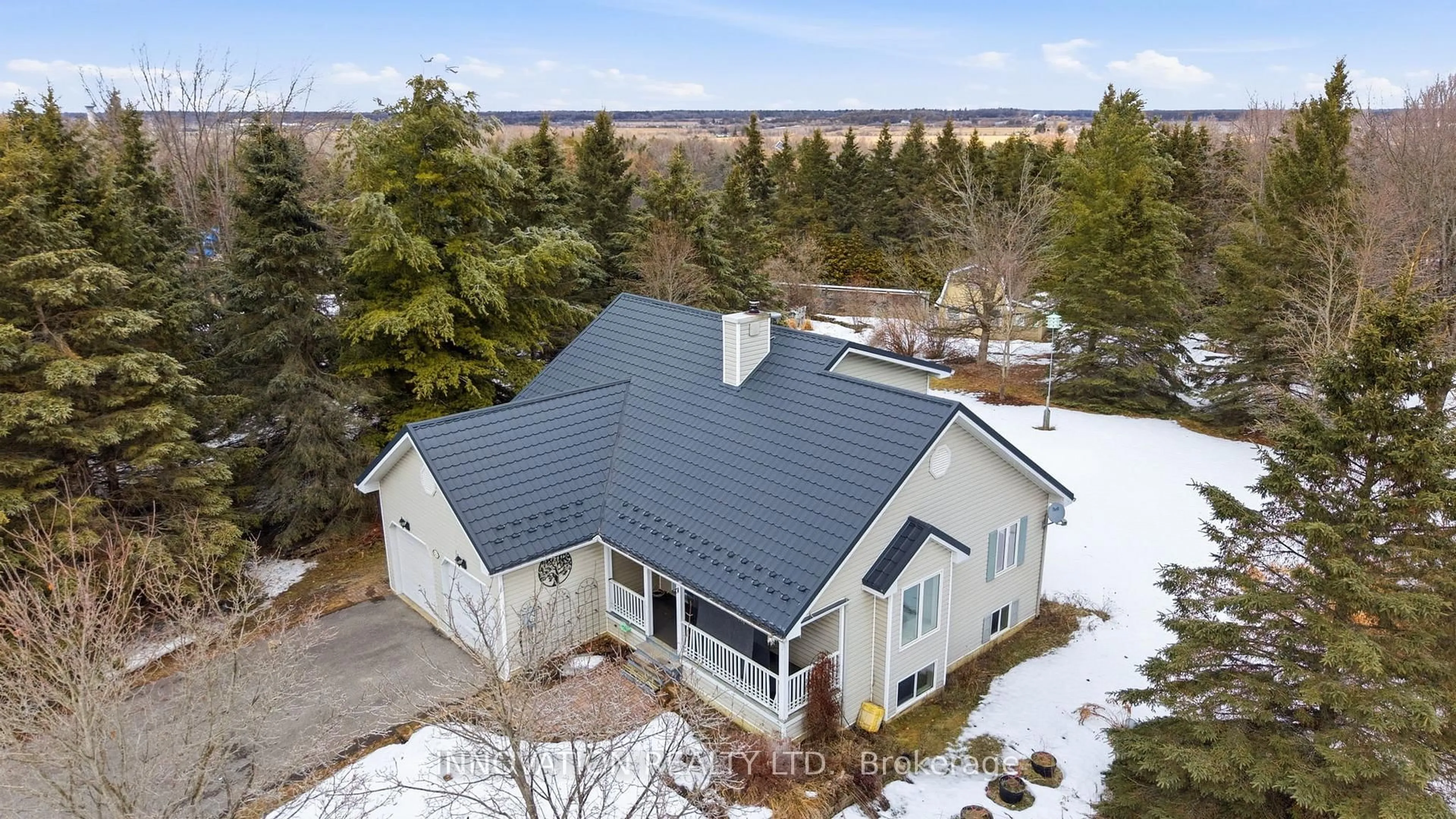 A pic from outside/outdoor area/front of a property/back of a property/a pic from drone, building for 723 Country St, Almonte Ontario K0A 1A0