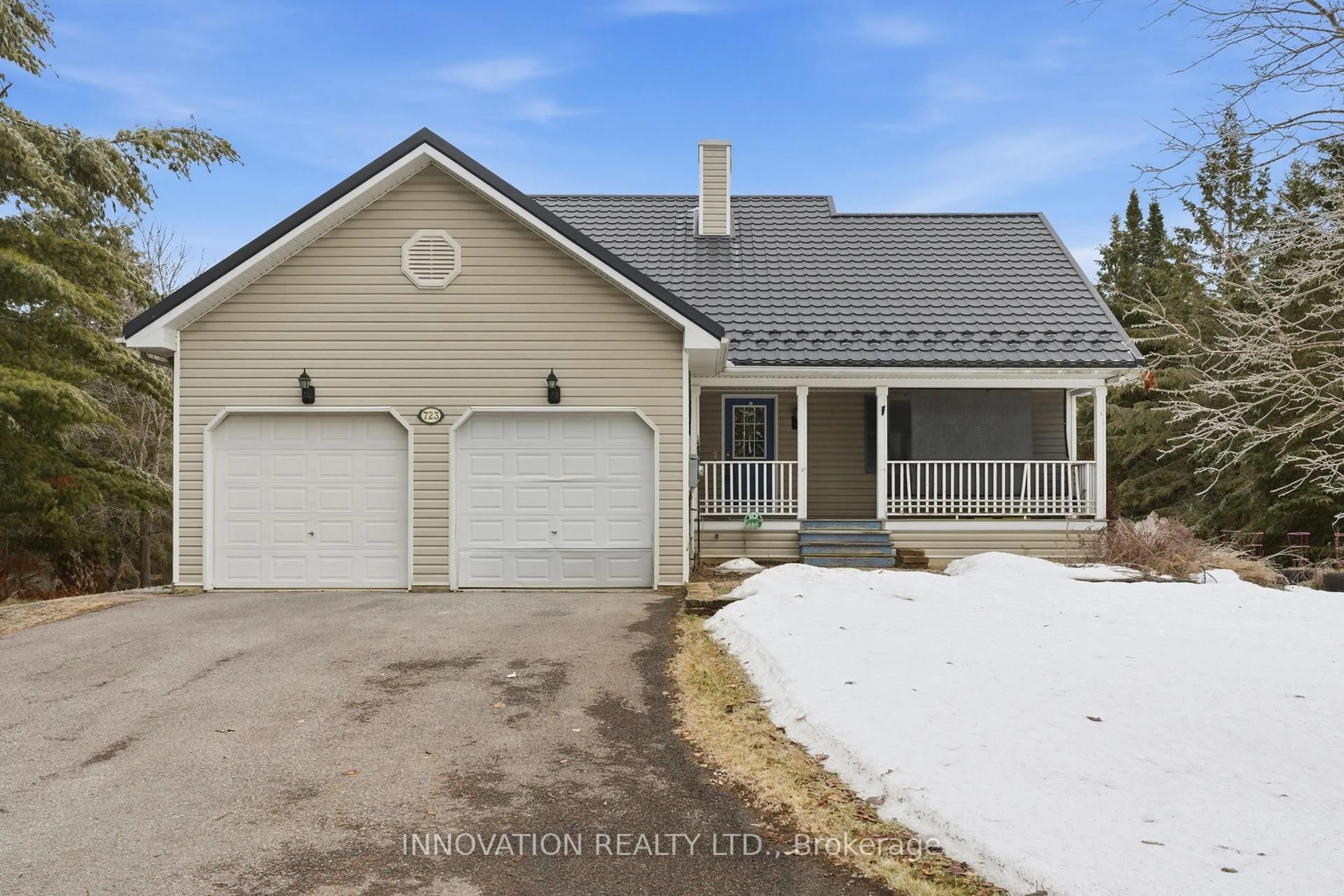 Home with vinyl exterior material, street for 723 Country St, Almonte Ontario K0A 1A0