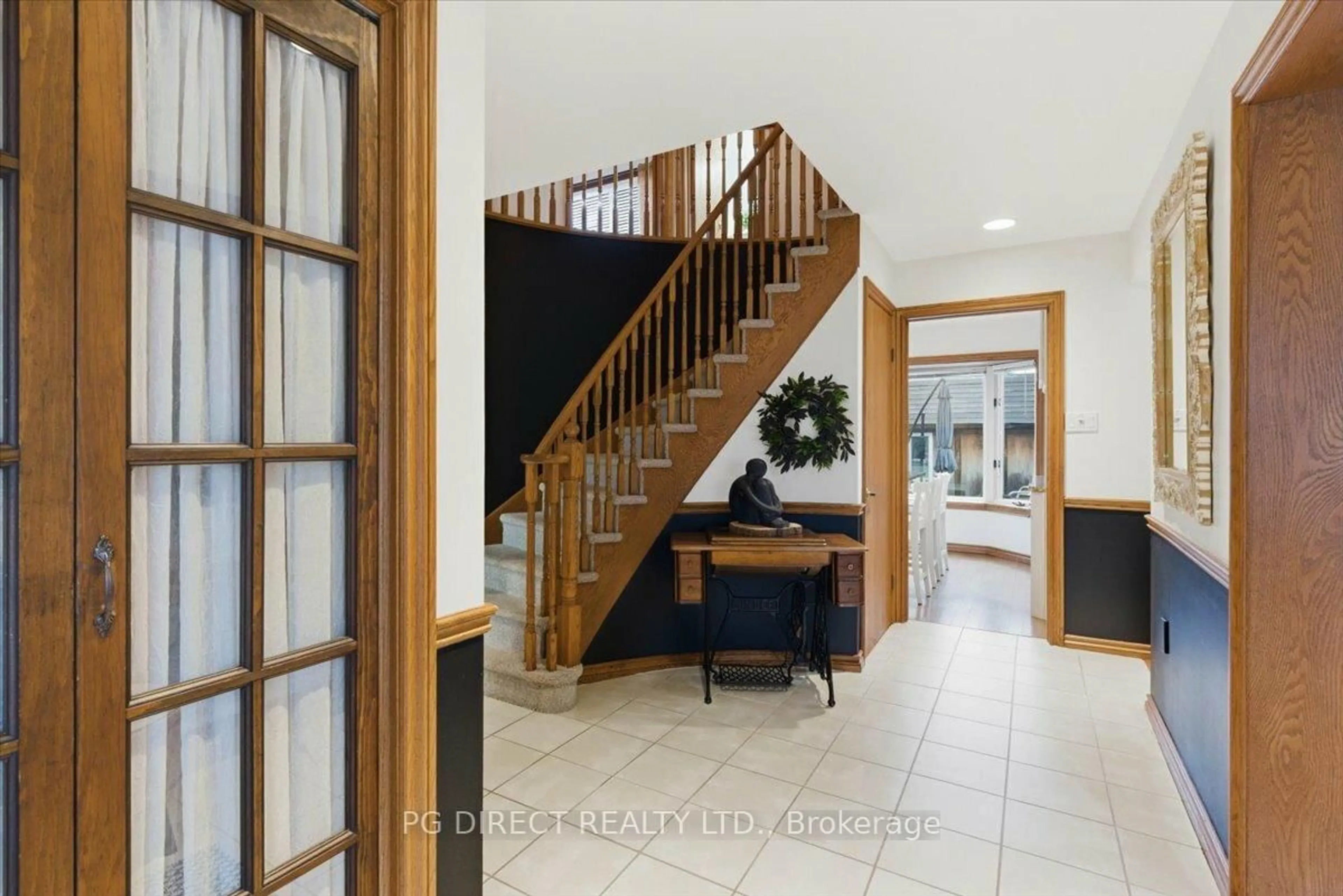 Indoor foyer for 69 Tripp Blvd, Quinte West Ontario K8V 5Y8
