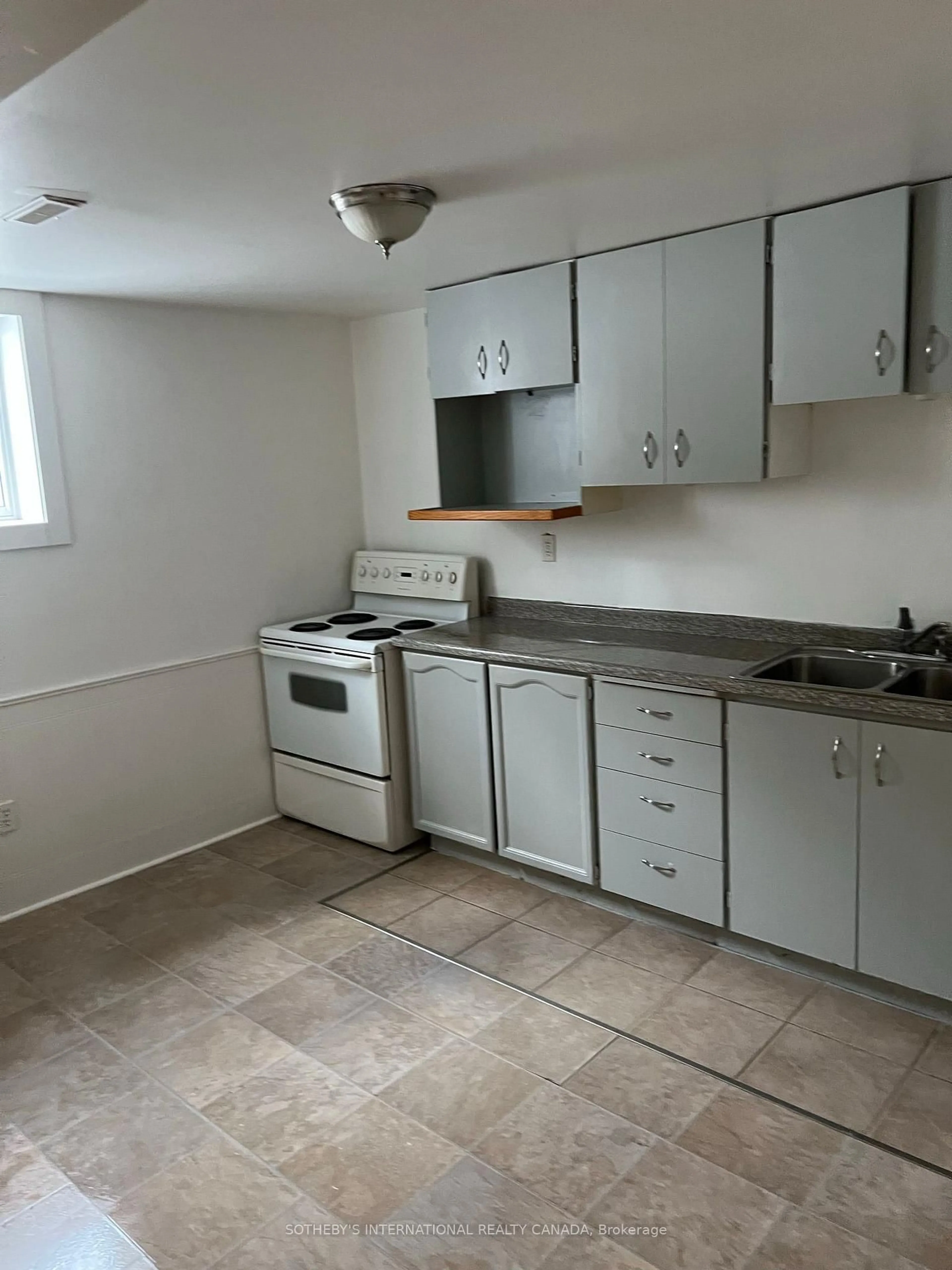 Standard kitchen, unknown for 142 Sanderling Cres, Kawartha Lakes Ontario K9V 5L2