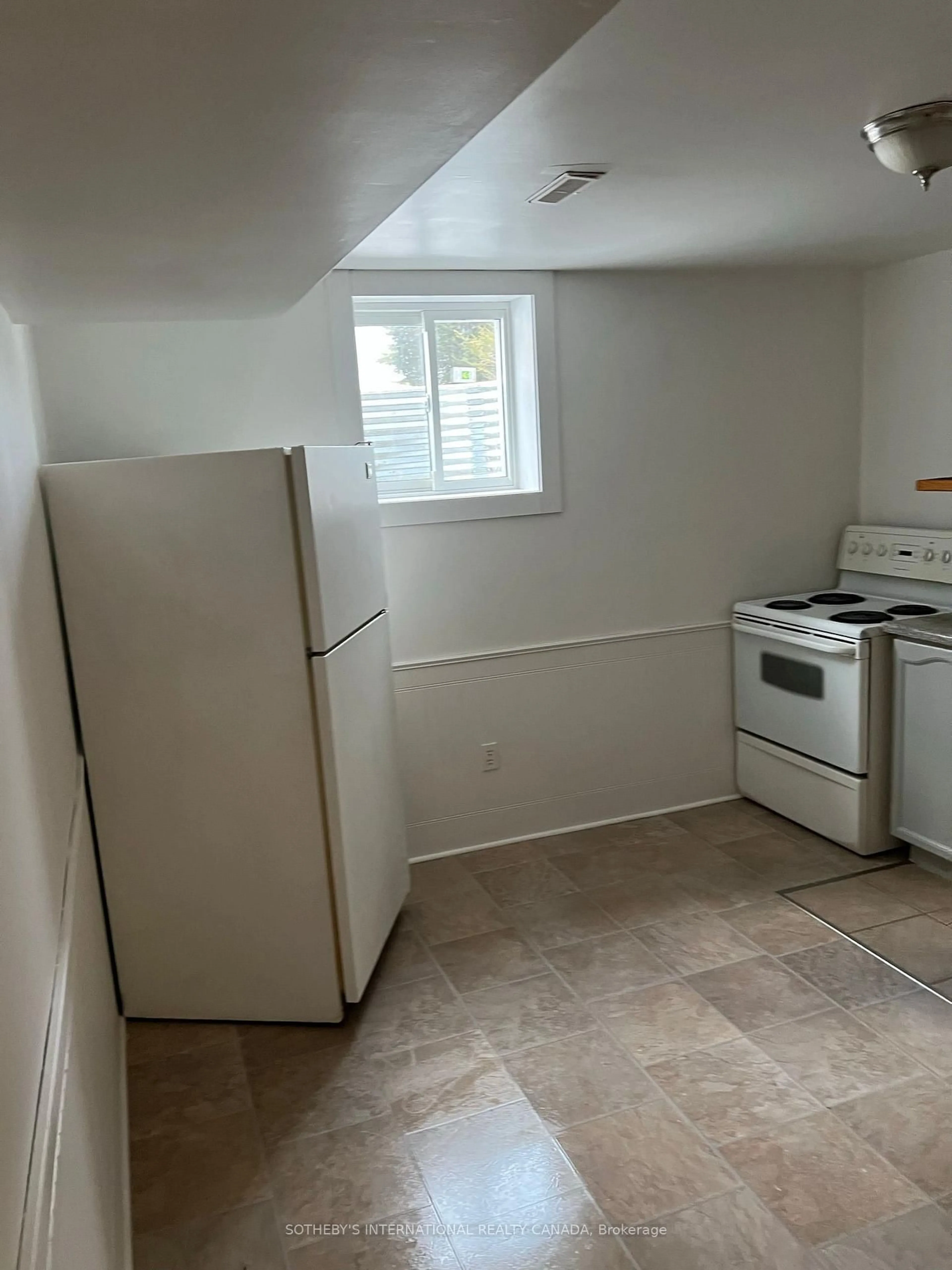 A pic of a room for 142 Sanderling Cres, Kawartha Lakes Ontario K9V 5L2