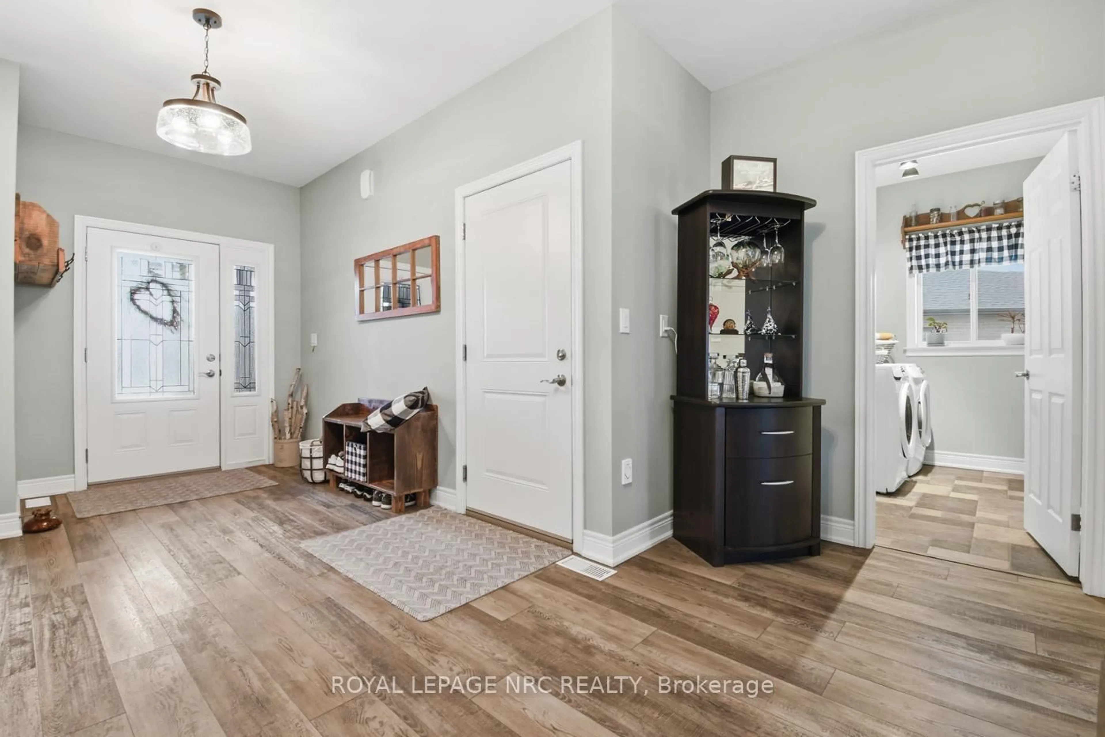 Indoor entryway for 67 Hickory Crt, Port Colborne Ontario L3K 0B2