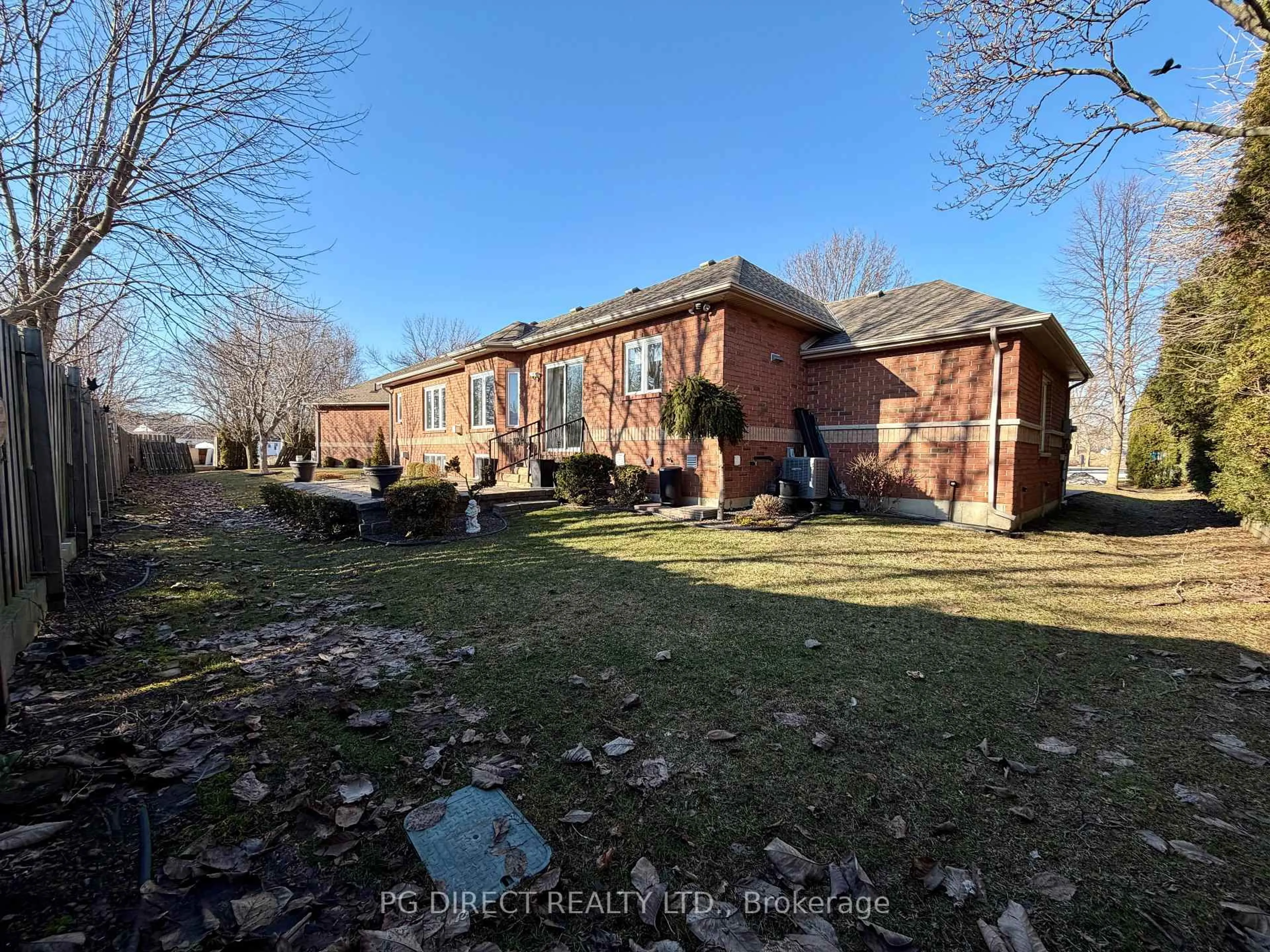 A pic from outside/outdoor area/front of a property/back of a property/a pic from drone, unknown for 32 Robson Rd #1, Leamington Ontario N8H 2M9