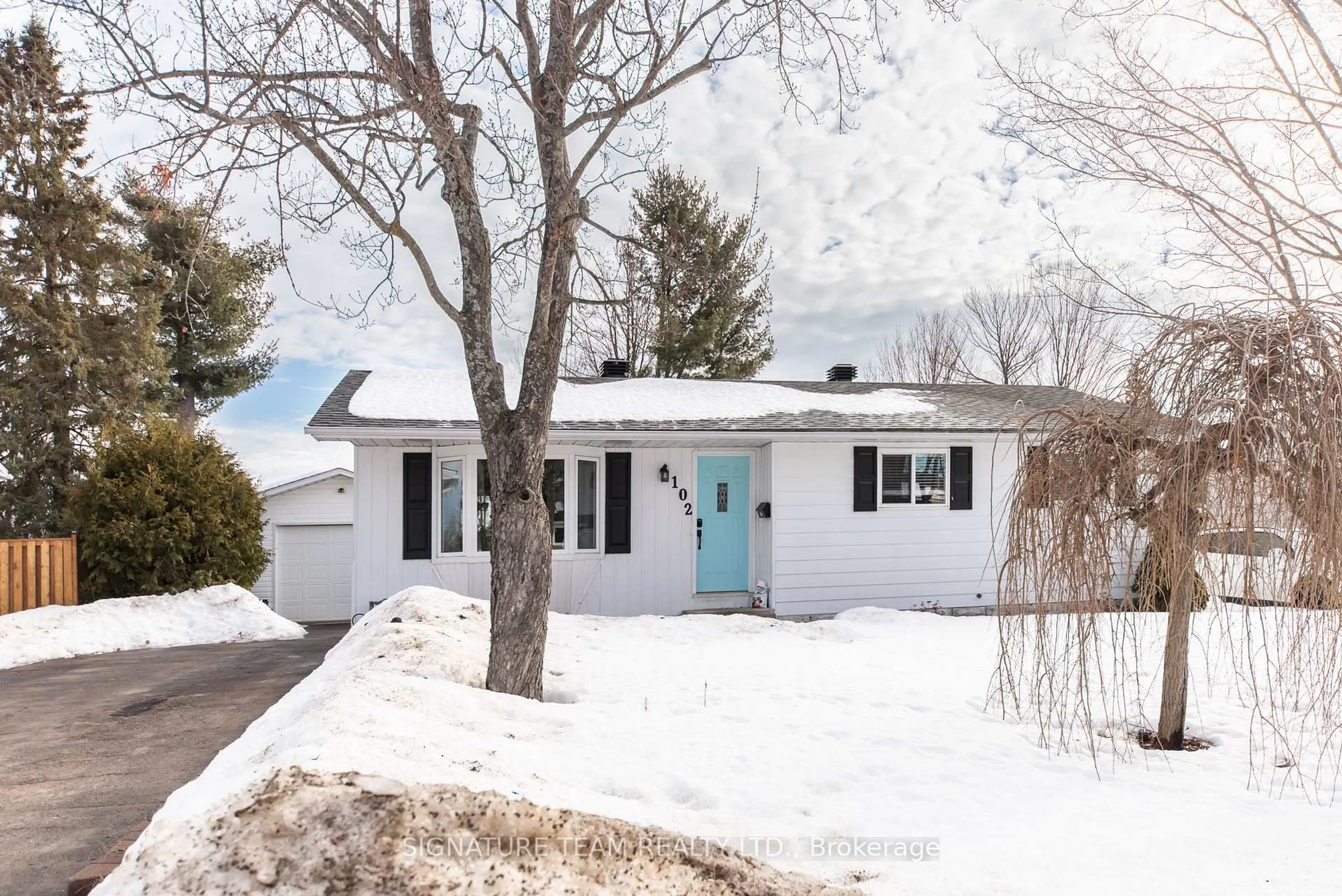 Unknown for 102 Hemlock St, Petawawa Ontario K8H 3C2