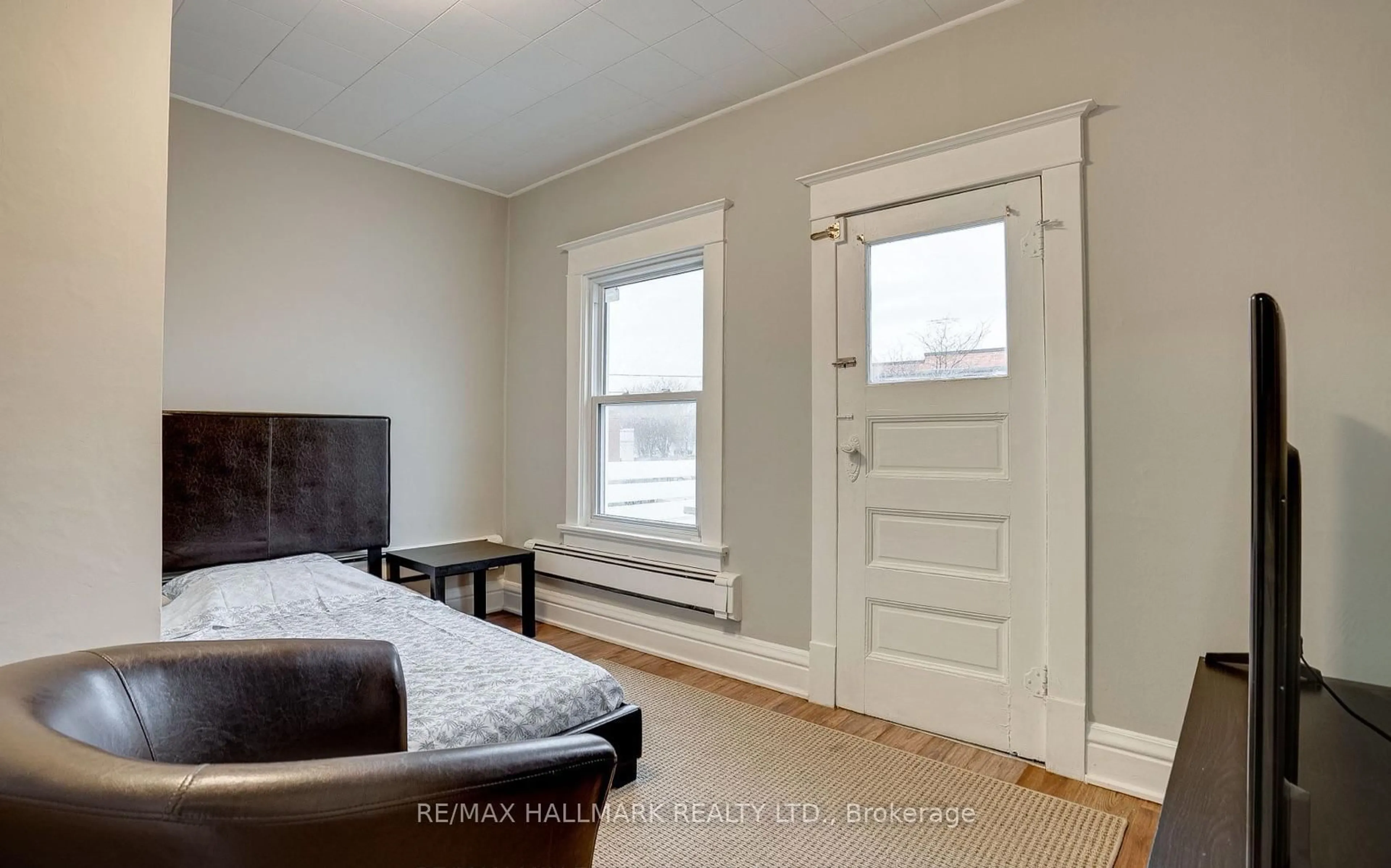 Unknown for 128 Geneva St, St. Catharines Ontario L2R 4N6