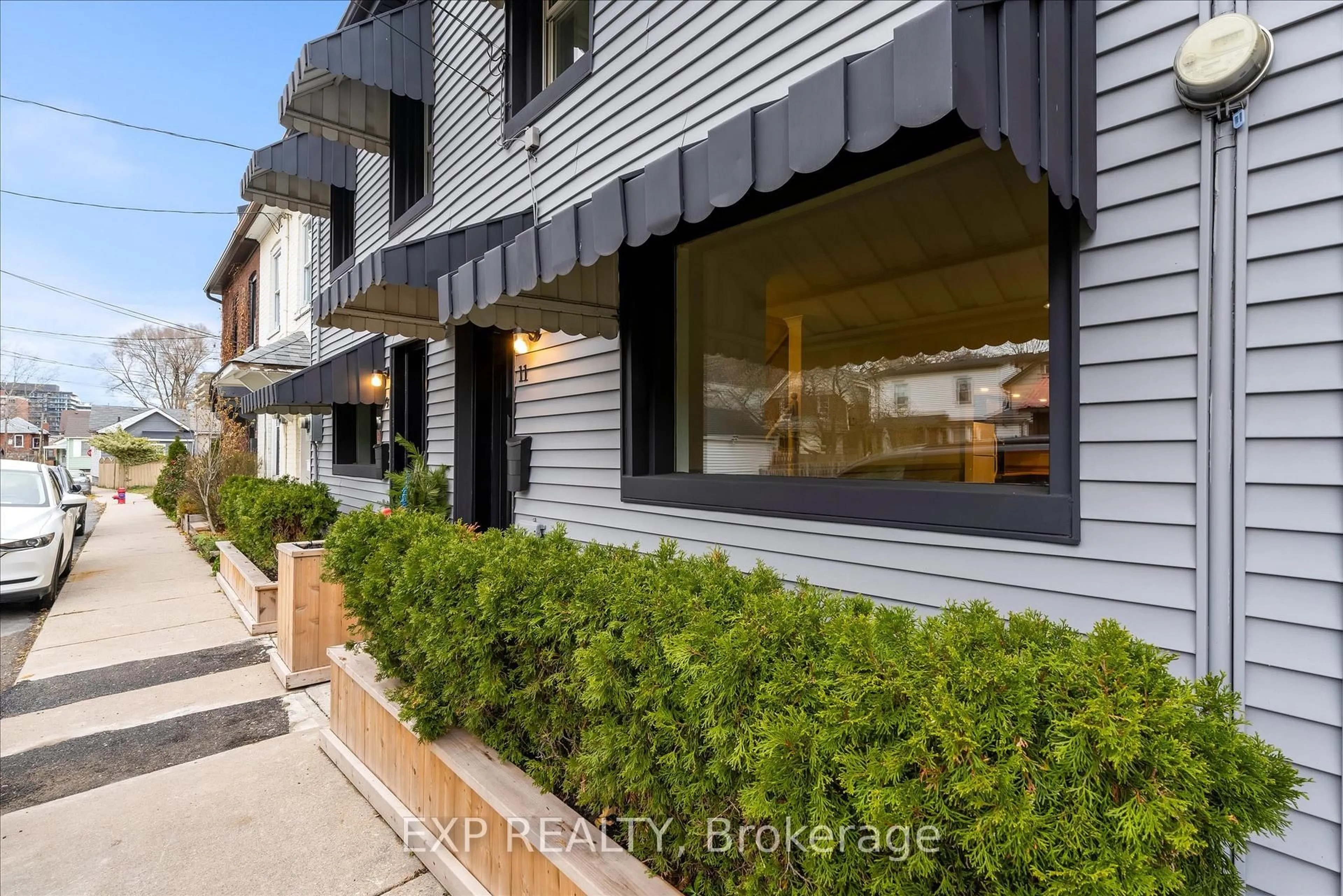 Unknown for 11 Ford St, Hamilton Ontario L8N 2P4