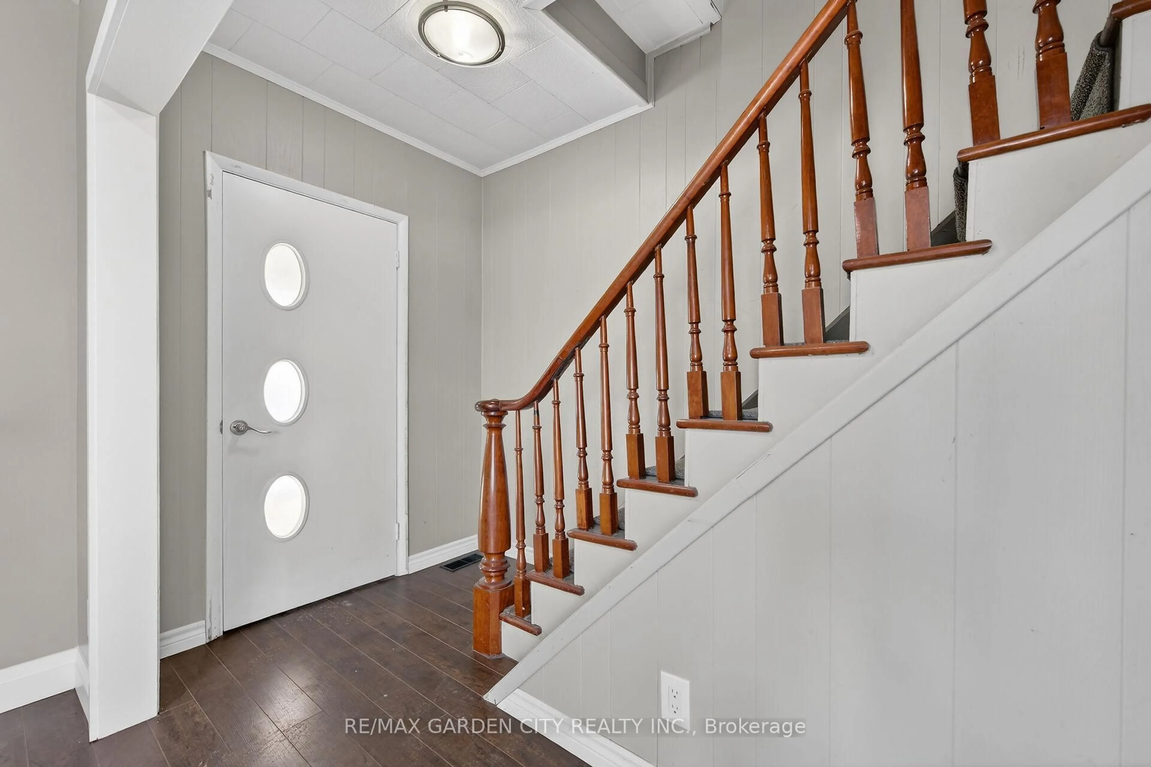 Unknown for 407 Bell St, Ingersoll Ontario N5C 2P7