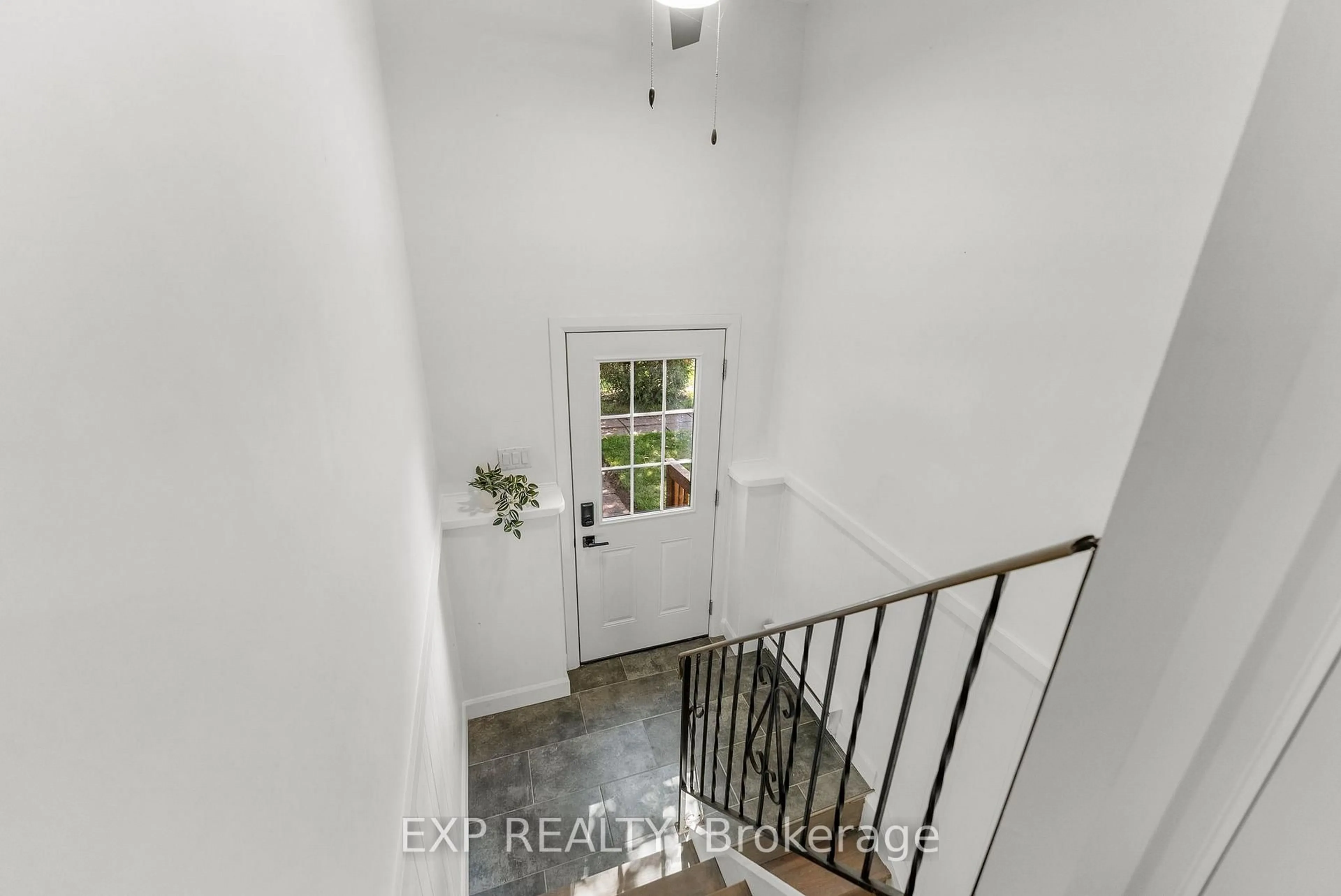 Indoor entryway for 146 Barnet Blvd, Renfrew Ontario K7V 4C7