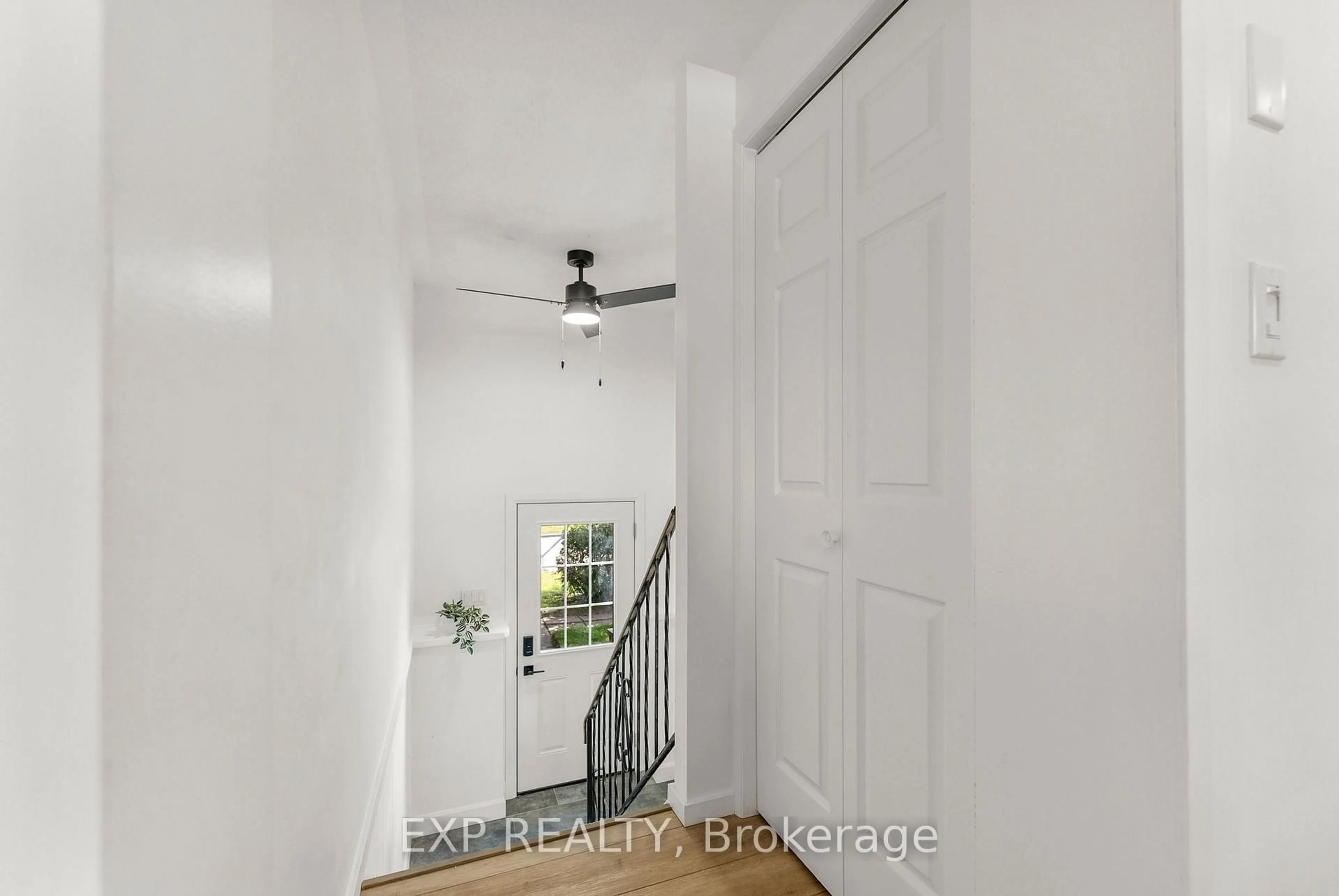 Indoor entryway for 146 Barnet Blvd, Renfrew Ontario K7V 4C7