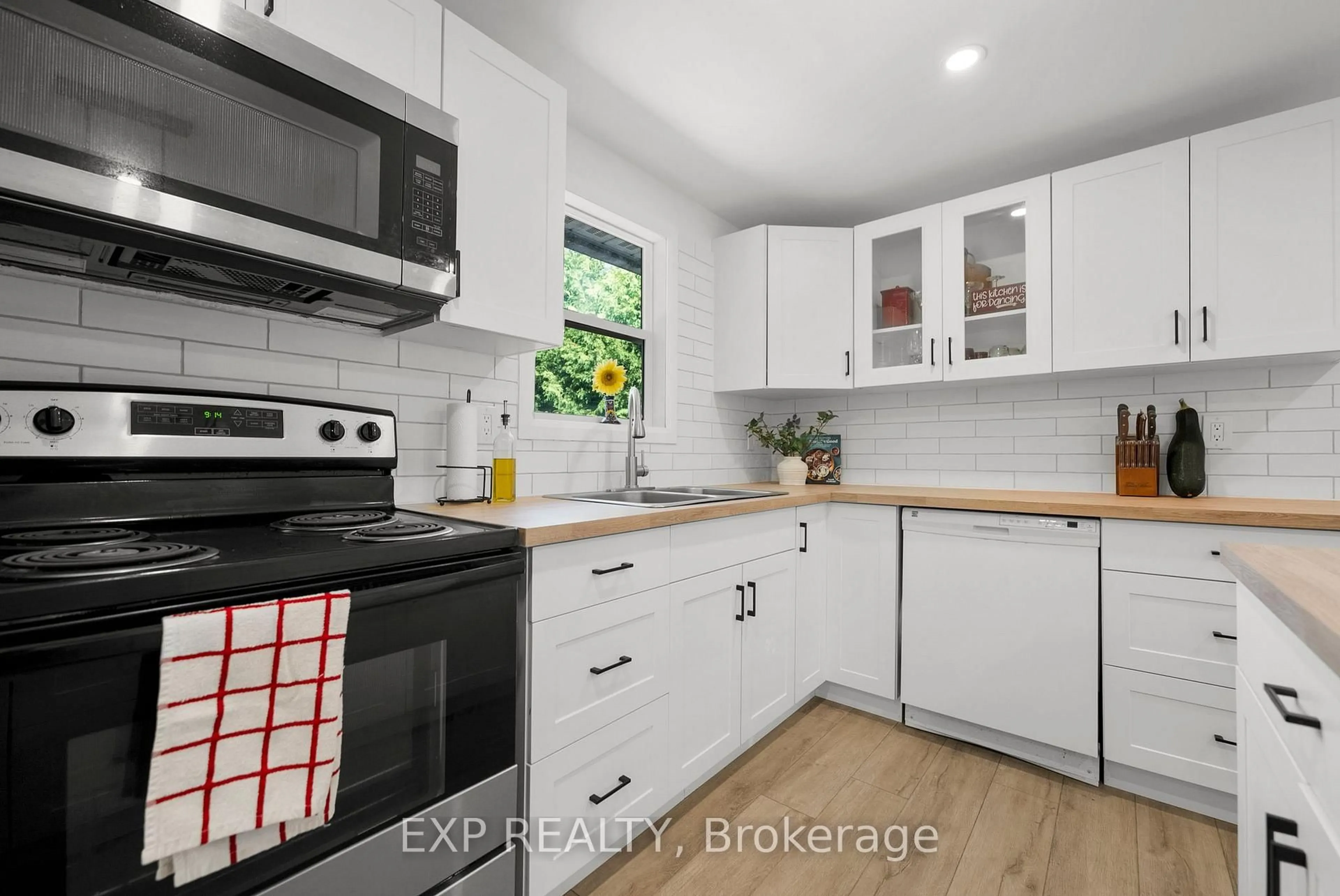 Standard kitchen, unknown for 146 Barnet Blvd, Renfrew Ontario K7V 4C7