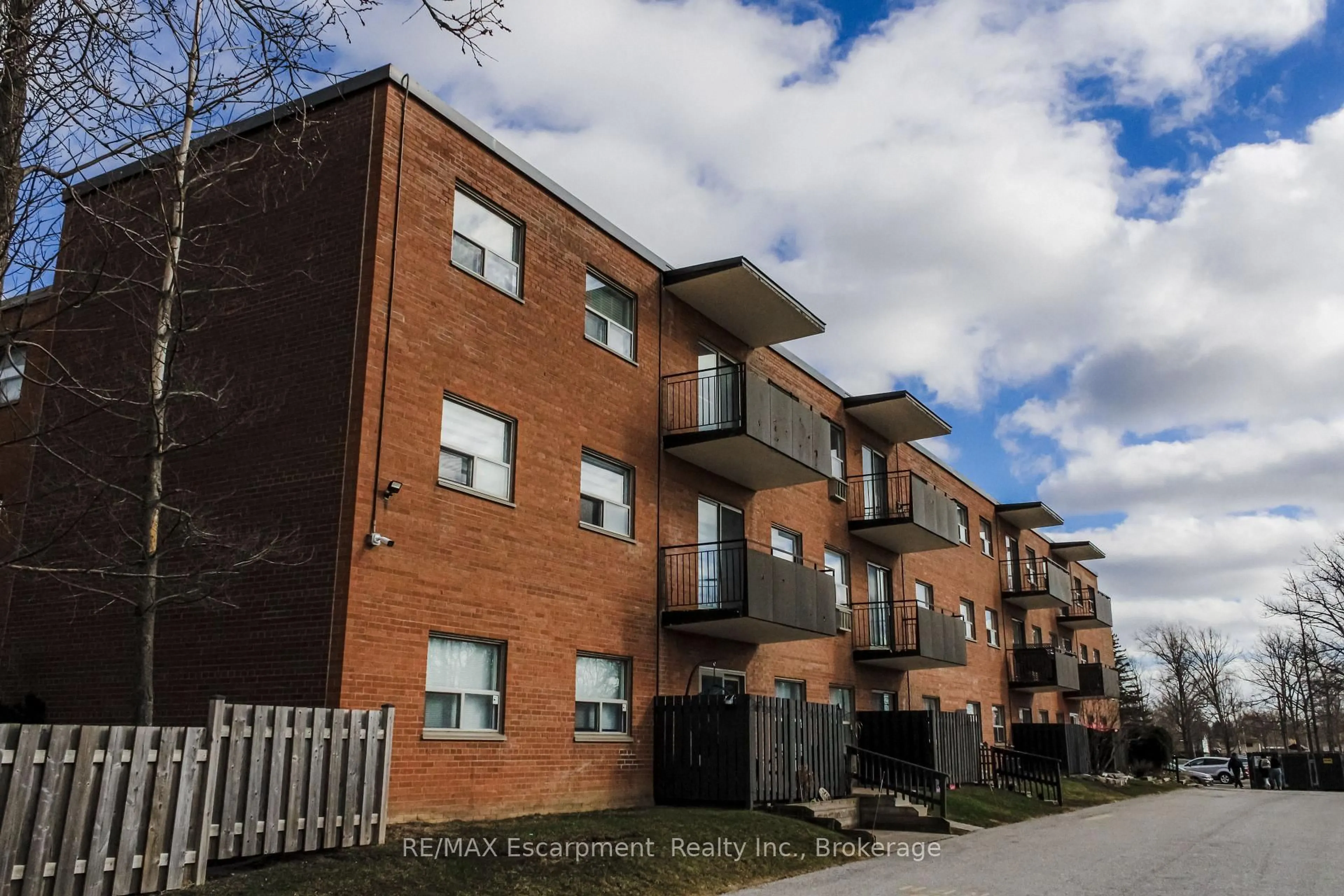 Unknown for 485 Thorold Rd #203, Welland Ontario L3C 3X1