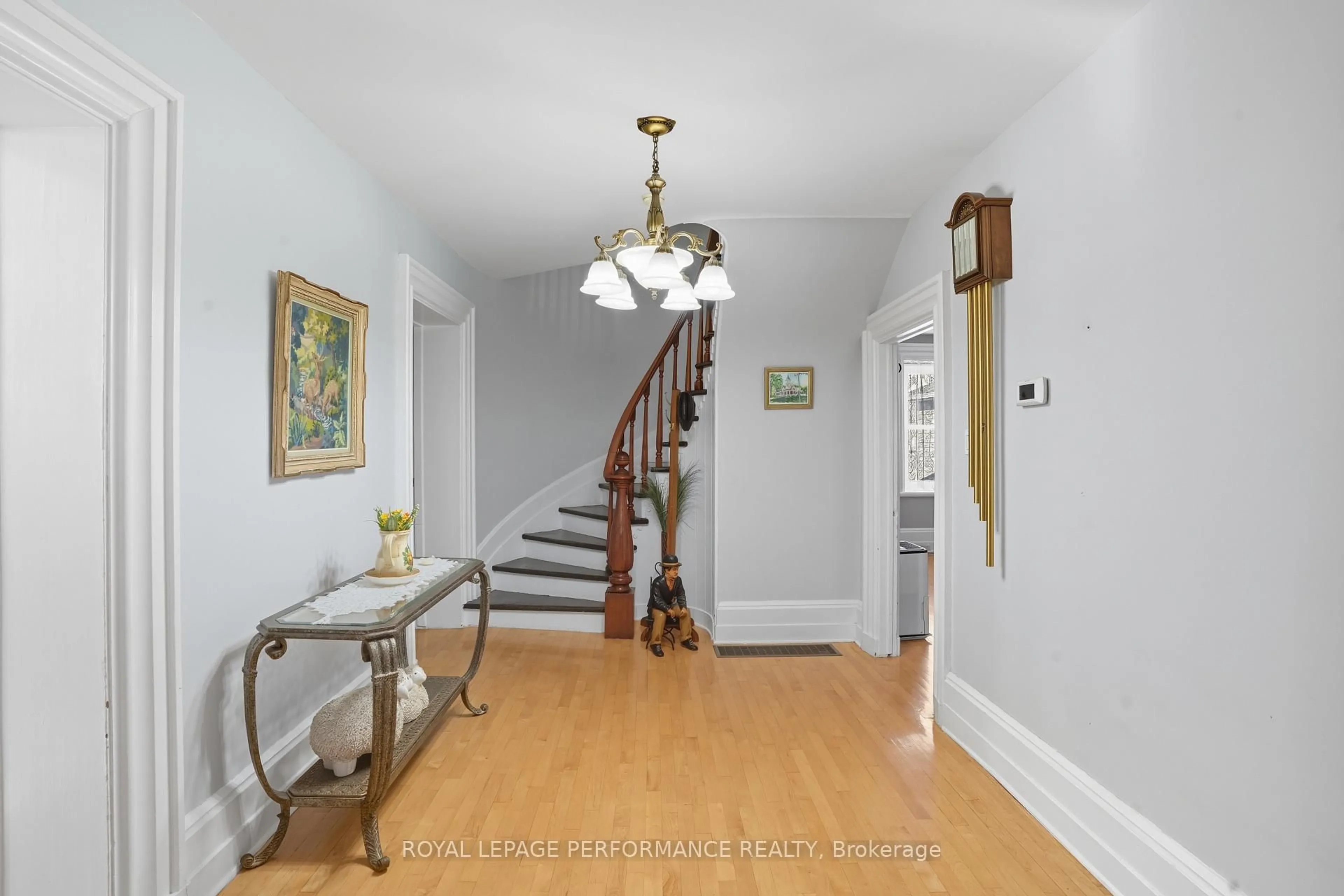 Indoor foyer for 8 John St, Champlain Ontario K0B 1K0