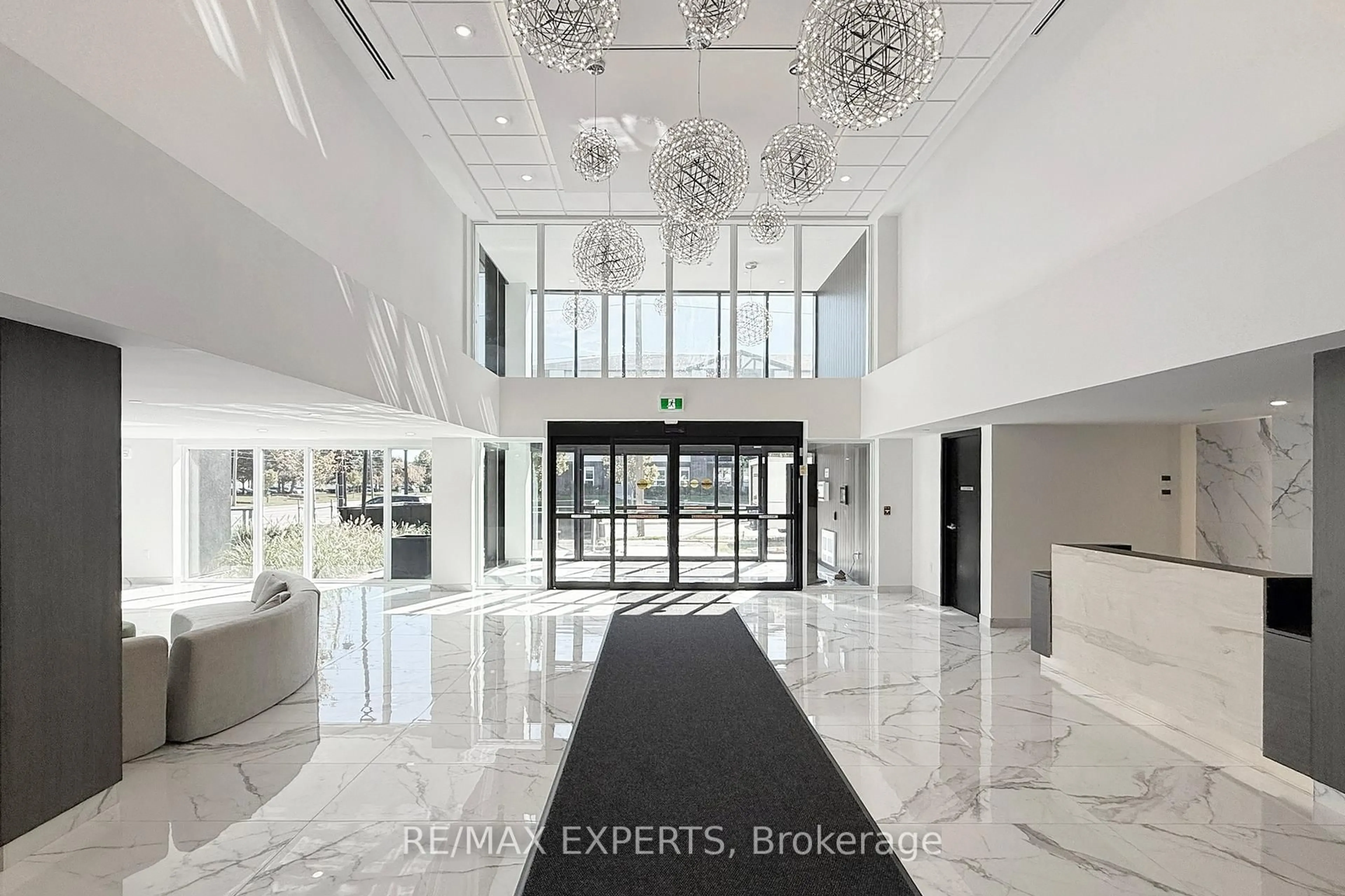 Indoor foyer for 575 Conklin Rd, Brantford Ontario N3T 0Y2