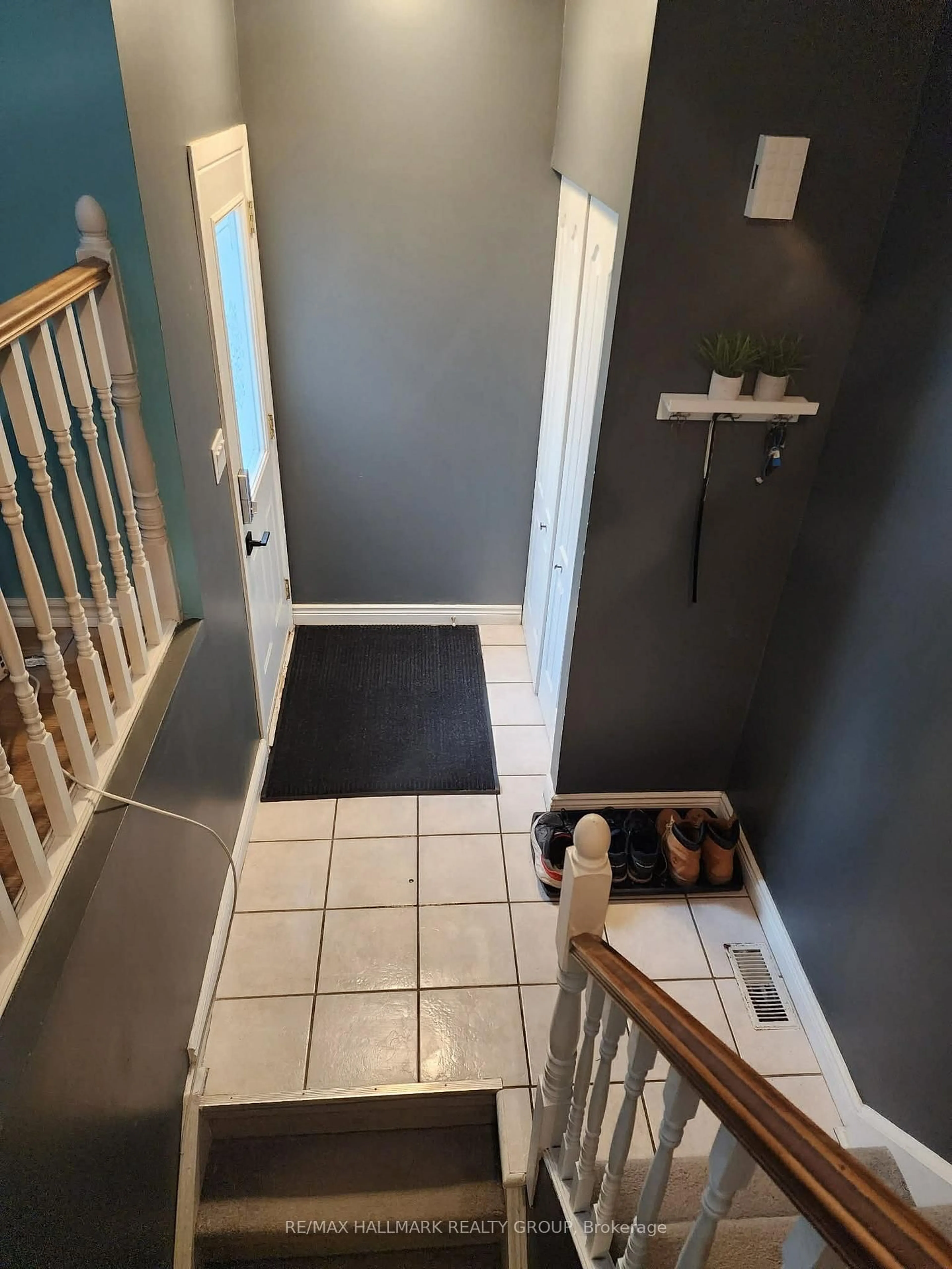 Indoor entryway for 5D Sonnet Cres #78, Ottawa Ontario K2H 8W8