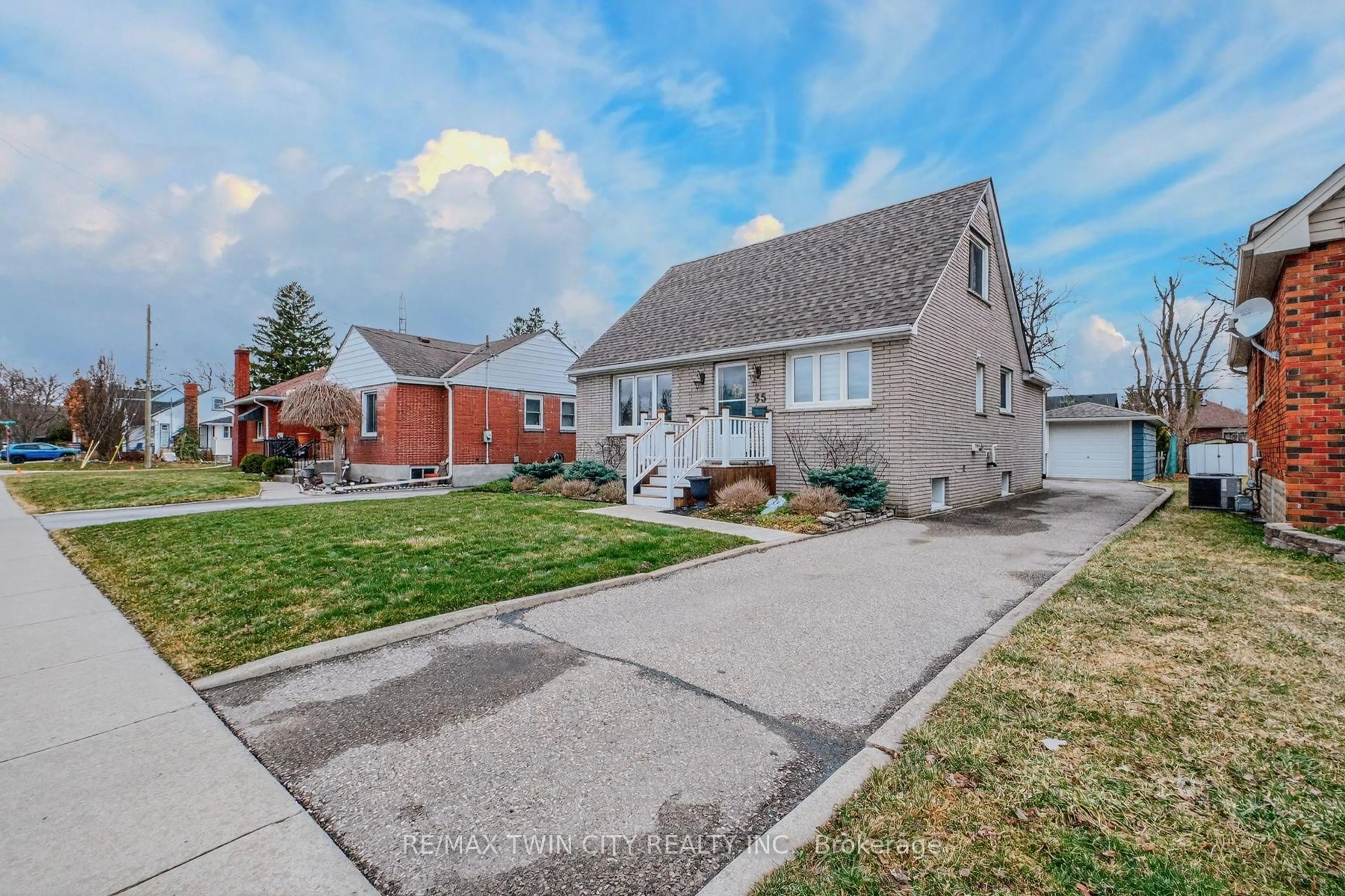 Unknown for 35 Dorothy St, Brantford Ontario N3S 1G8