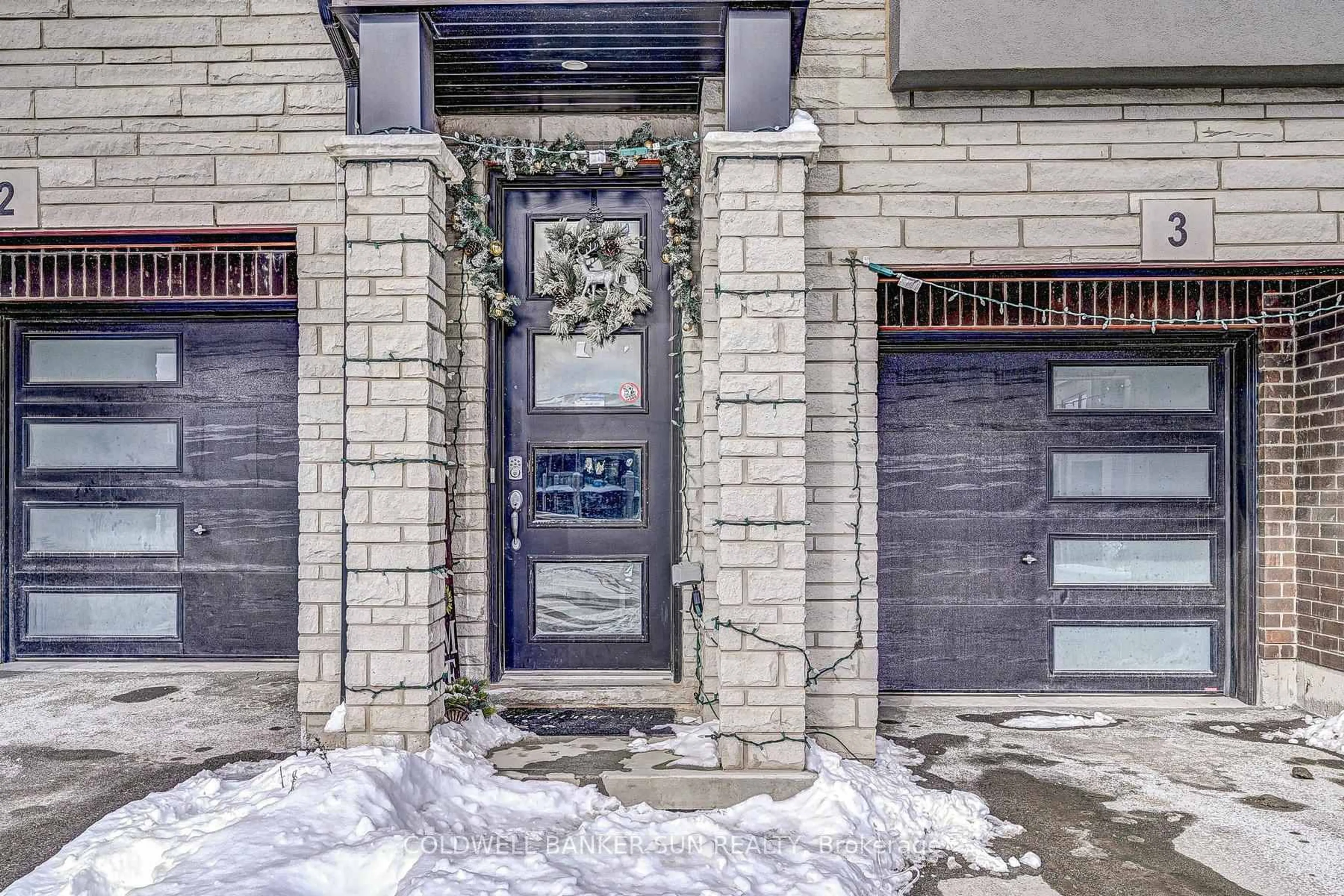 Indoor entryway for 314 Equestrian Way #03, Cambridge Ontario N3E 0E4