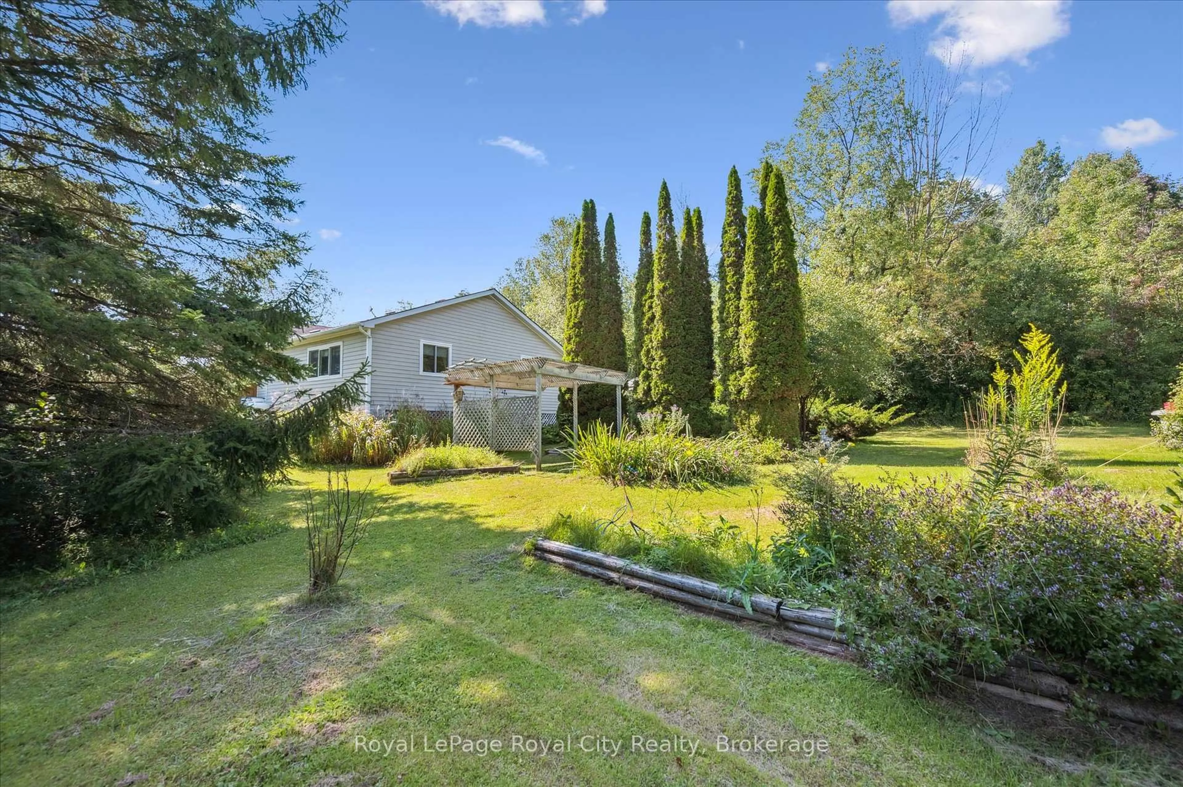 A pic from outside/outdoor area/front of a property/back of a property/a pic from drone, unknown for 6127 First Line, Erin Ontario L0N 1N0