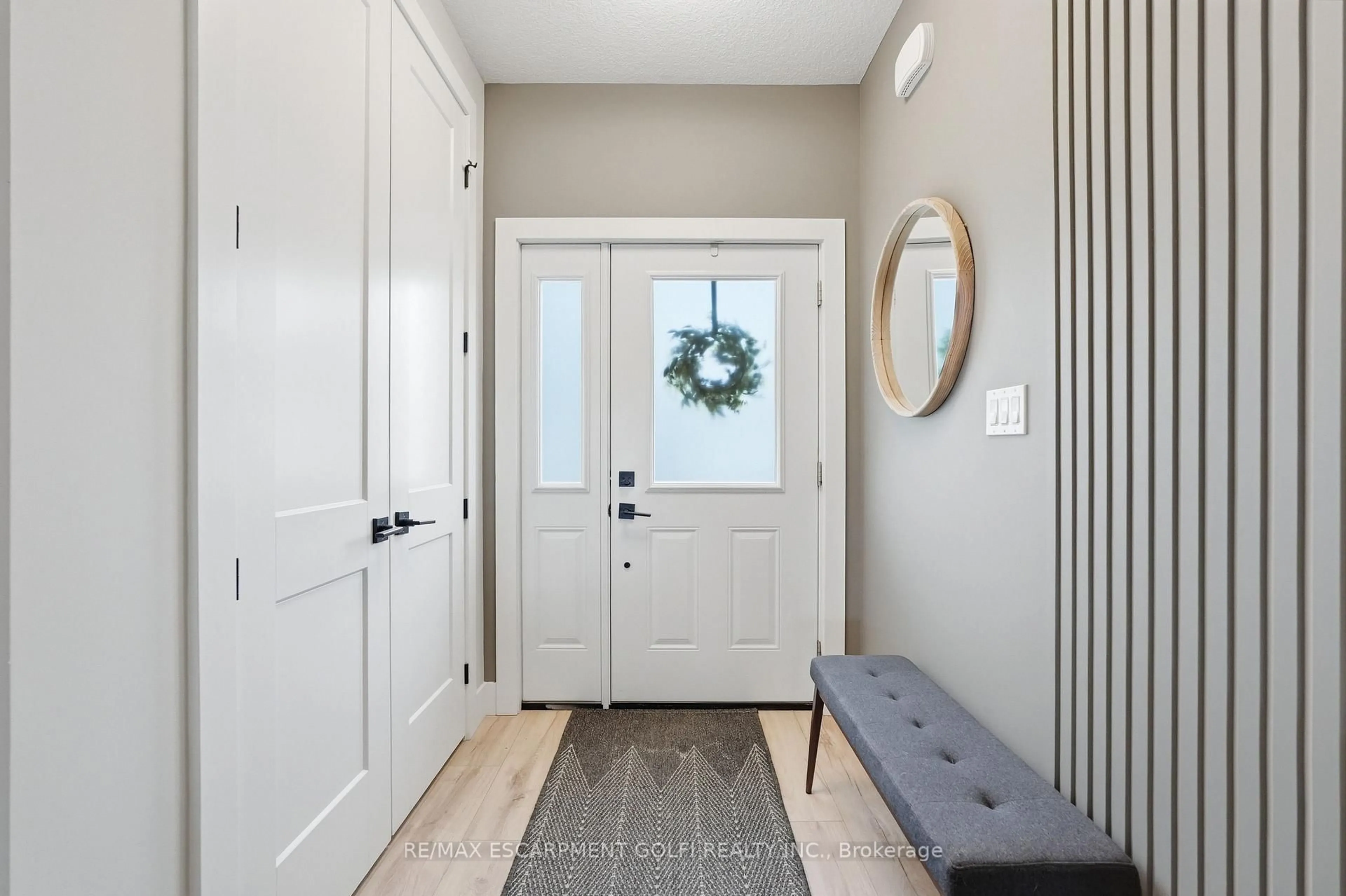 Indoor entryway for 744 Nelson St #4, Norfolk Ontario N0A 1N4