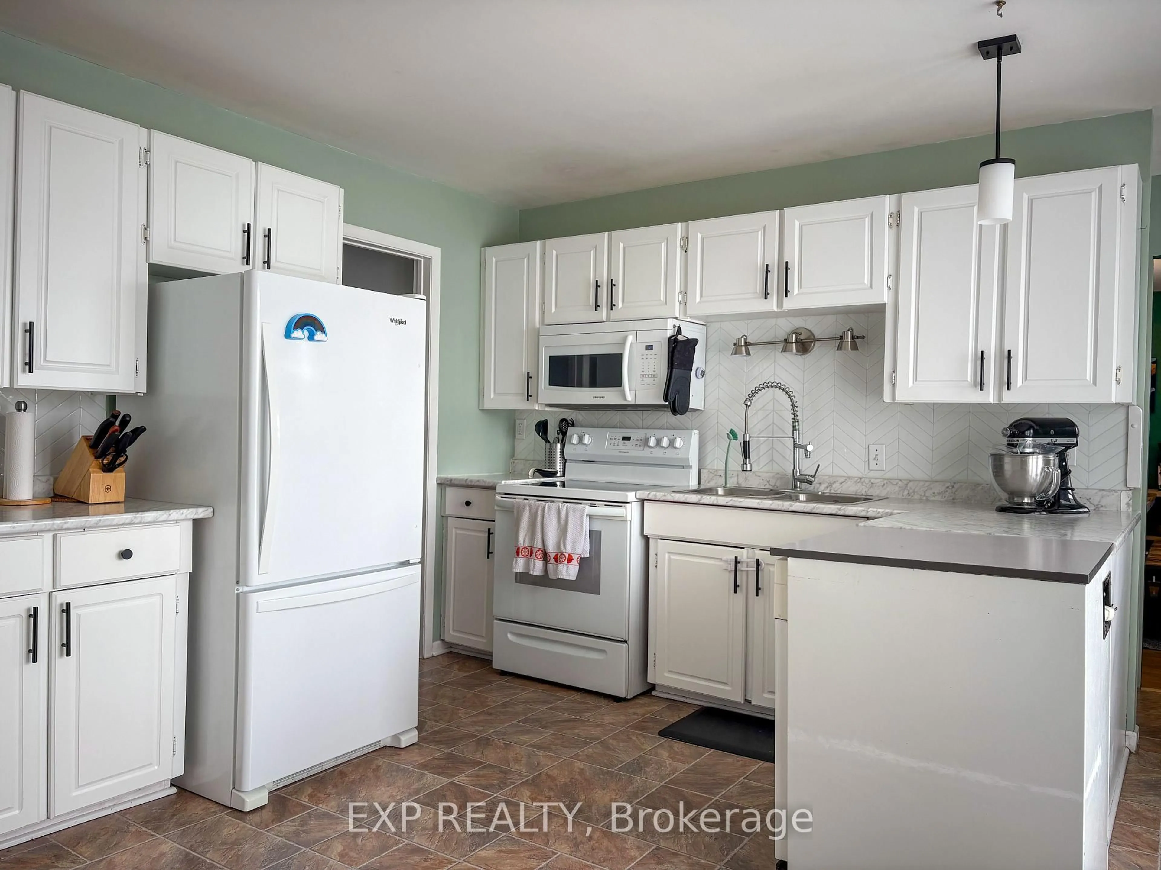 Standard kitchen, ceramic/tile floor for 934 Raglan St, Renfrew Ontario K7V 1S4
