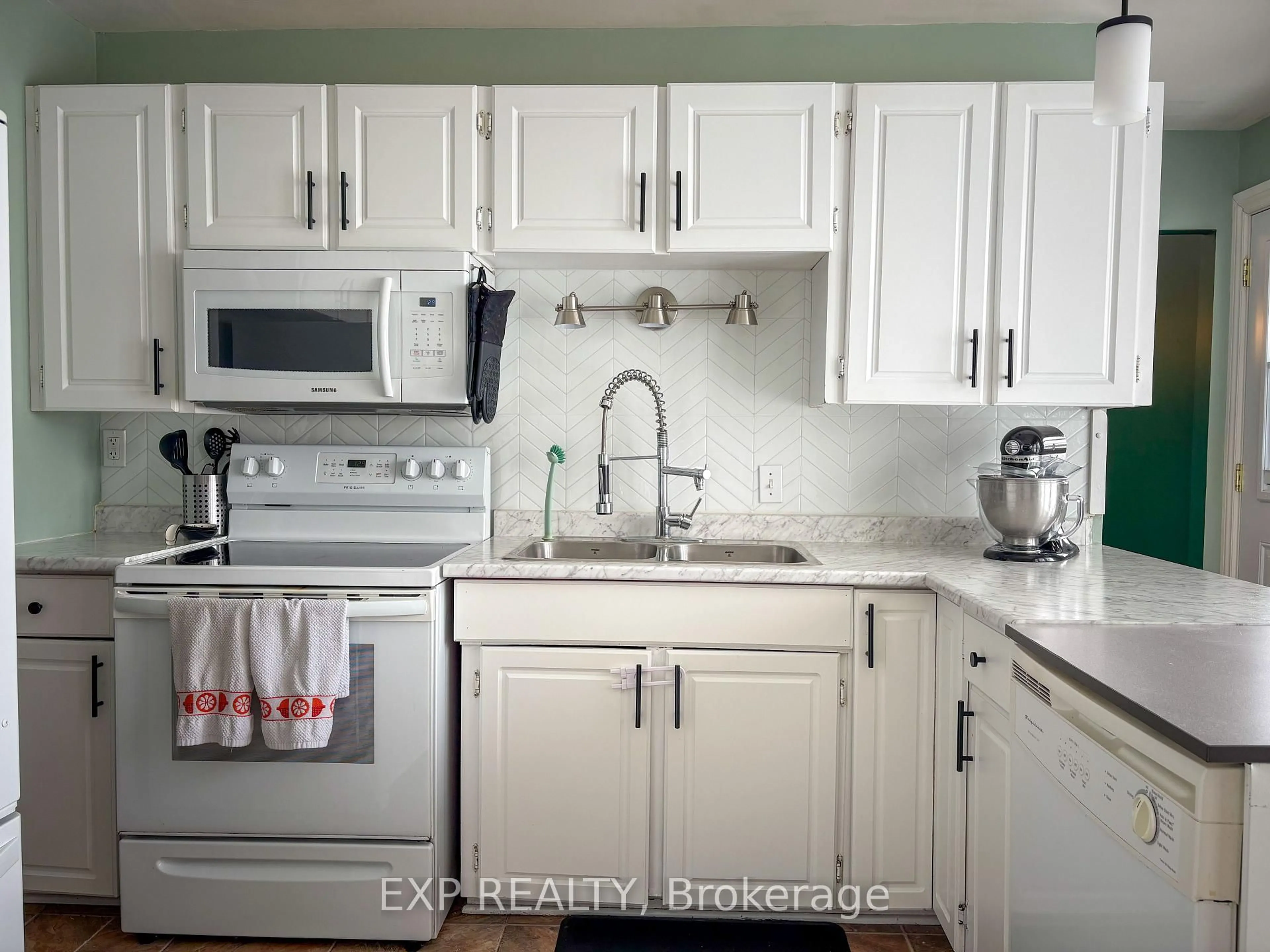 Standard kitchen, unknown for 934 Raglan St, Renfrew Ontario K7V 1S4