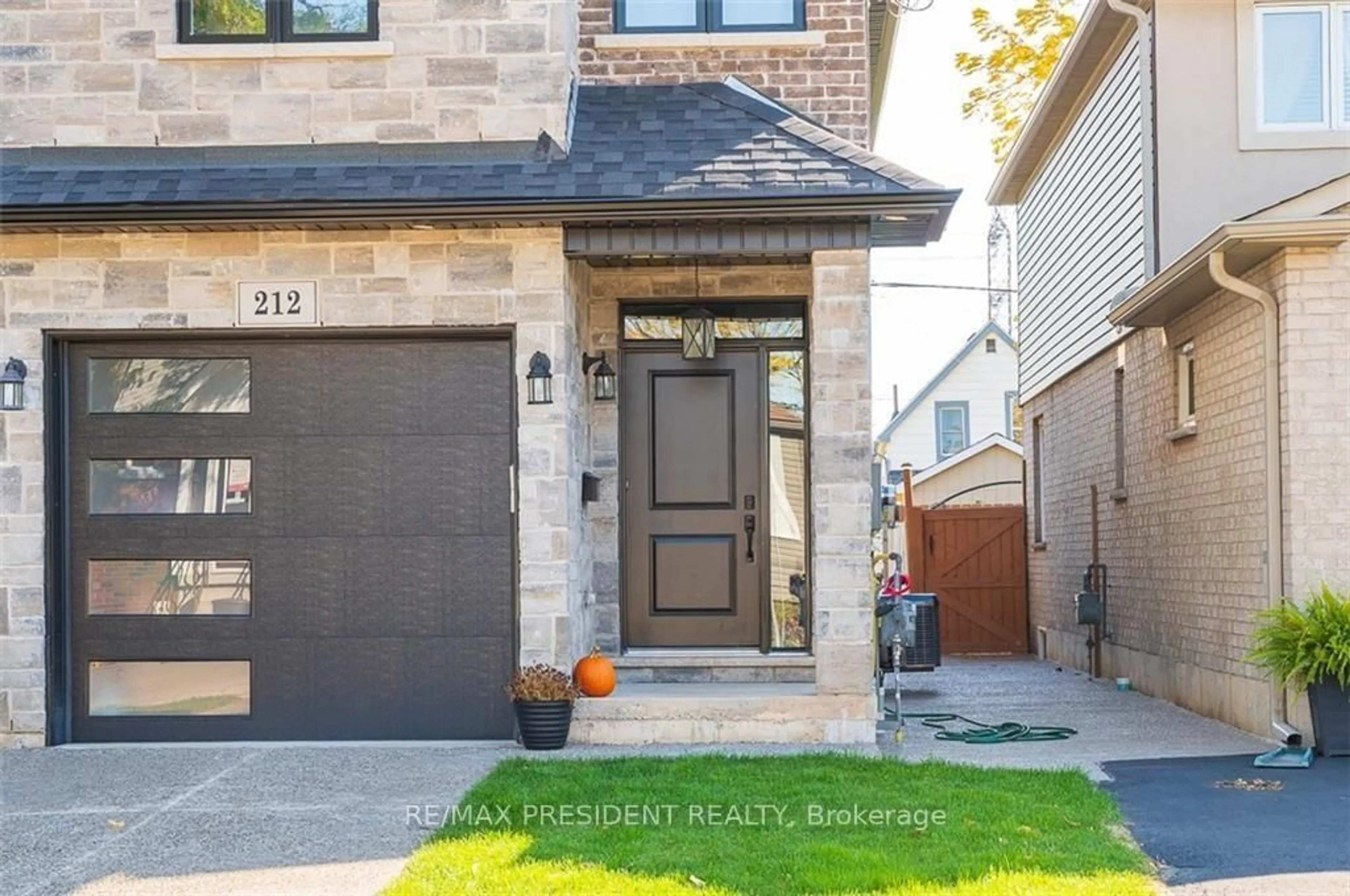 Home with brick exterior material, street for 212 Weir St, Hamilton Ontario L8H 5G3