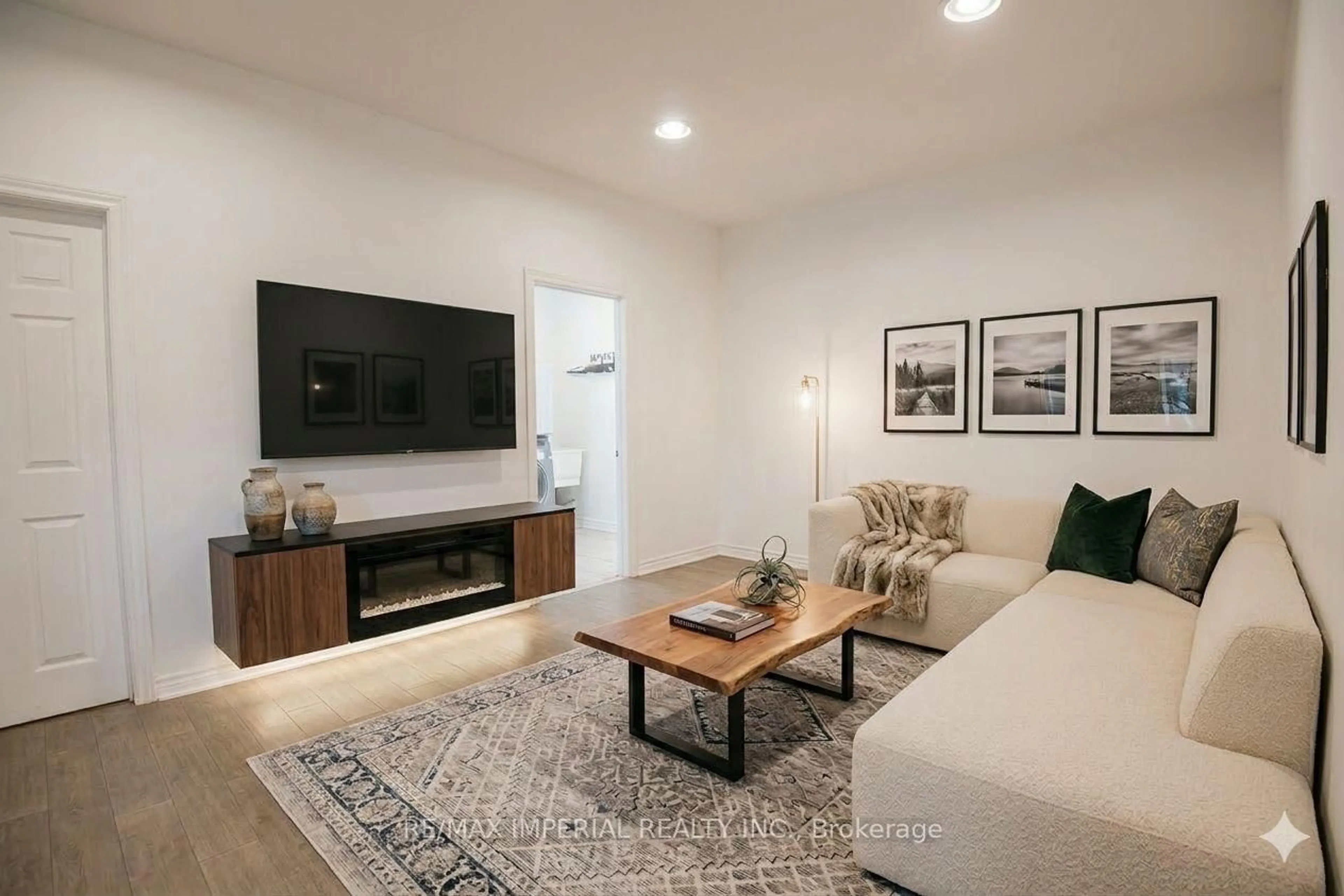 Living room with furniture, unknown for 31 Silver Birch St, Kawartha Lakes Ontario K0M 1L0