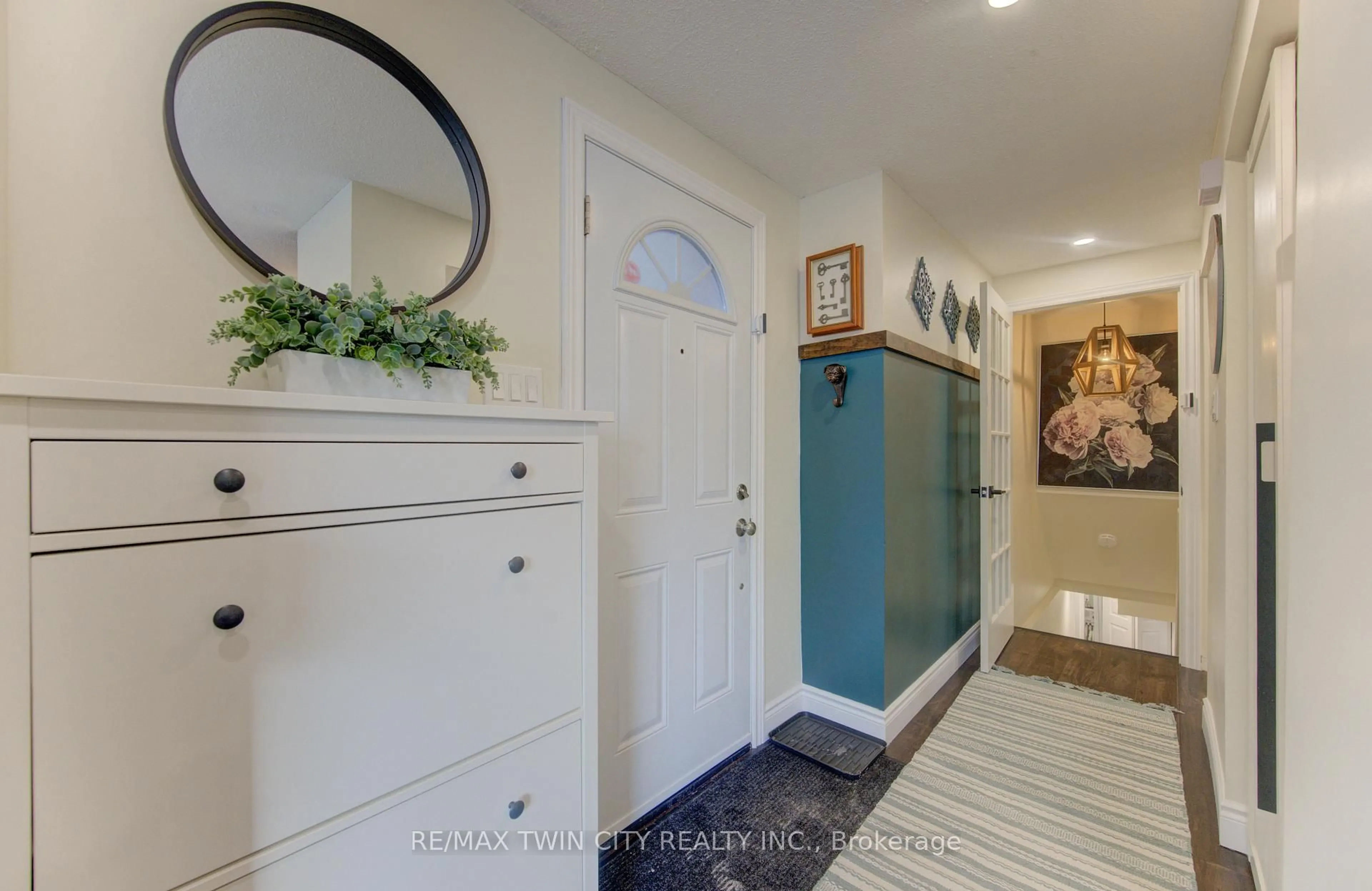 Indoor entryway for 175 Elm Ridge Dr #36, Kitchener Ontario N2N 1L7